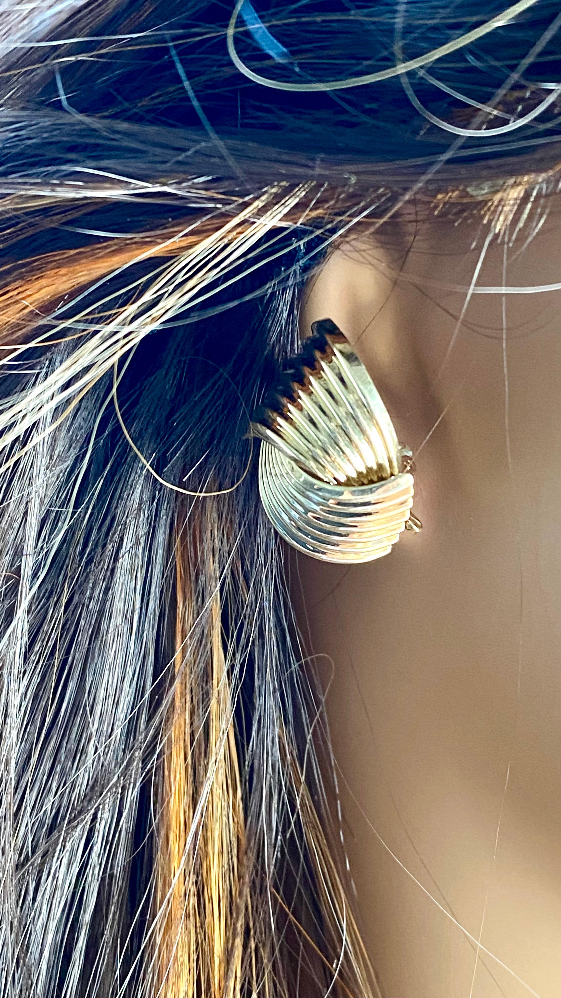An Elegant Fusion of Artistry and Enduring Value
Indulge in the timeless elegance of these Tiffany & Co. 14K Gold Fluted Earclips, a quintessential accessory that embodies the luxury and sophistication synonymous with the iconic brand. Crafted with