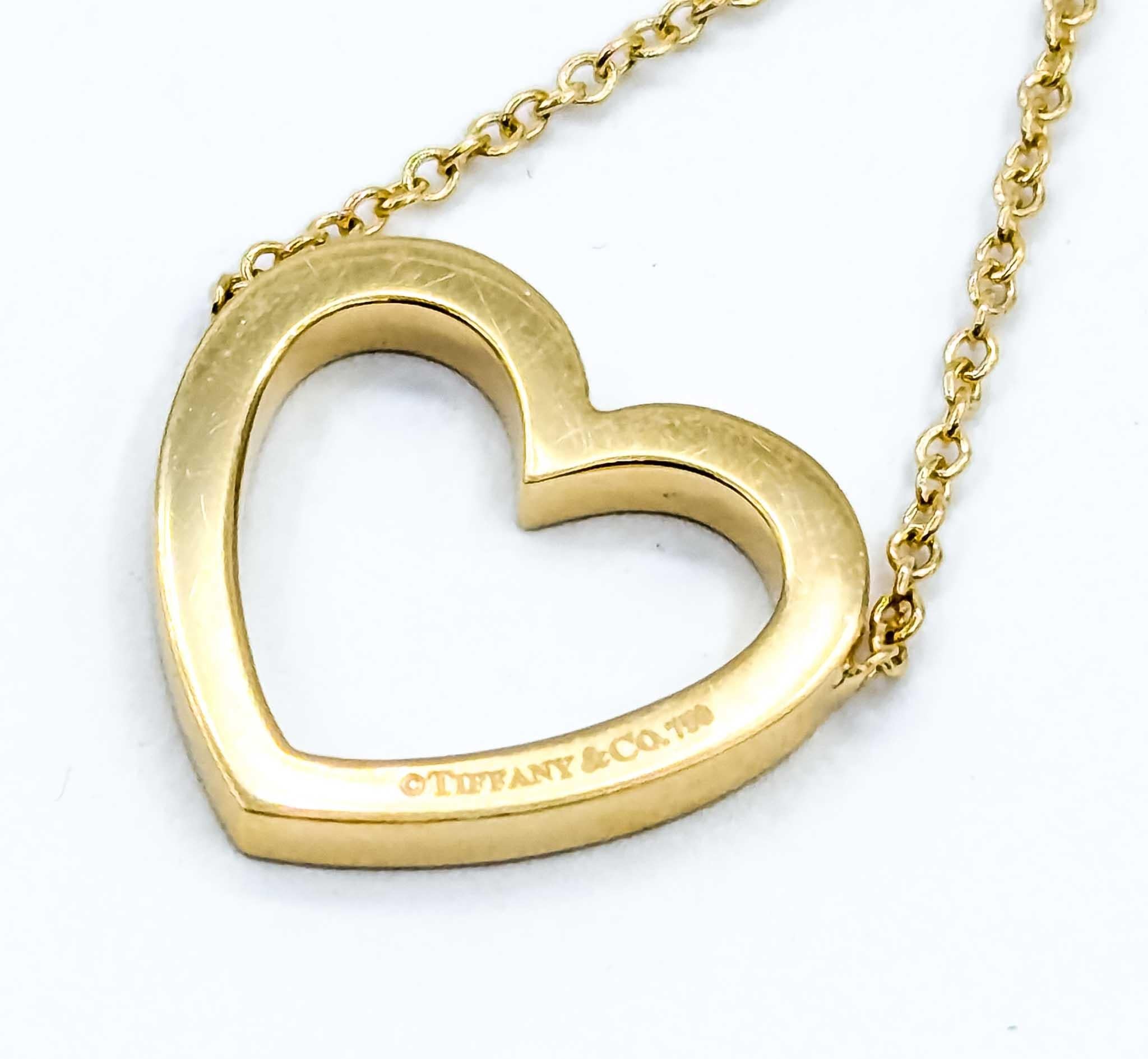 Moderno Squisita Tiffany & Co. Orecchini a cuore aperto pendenti in oro 18k in vendita