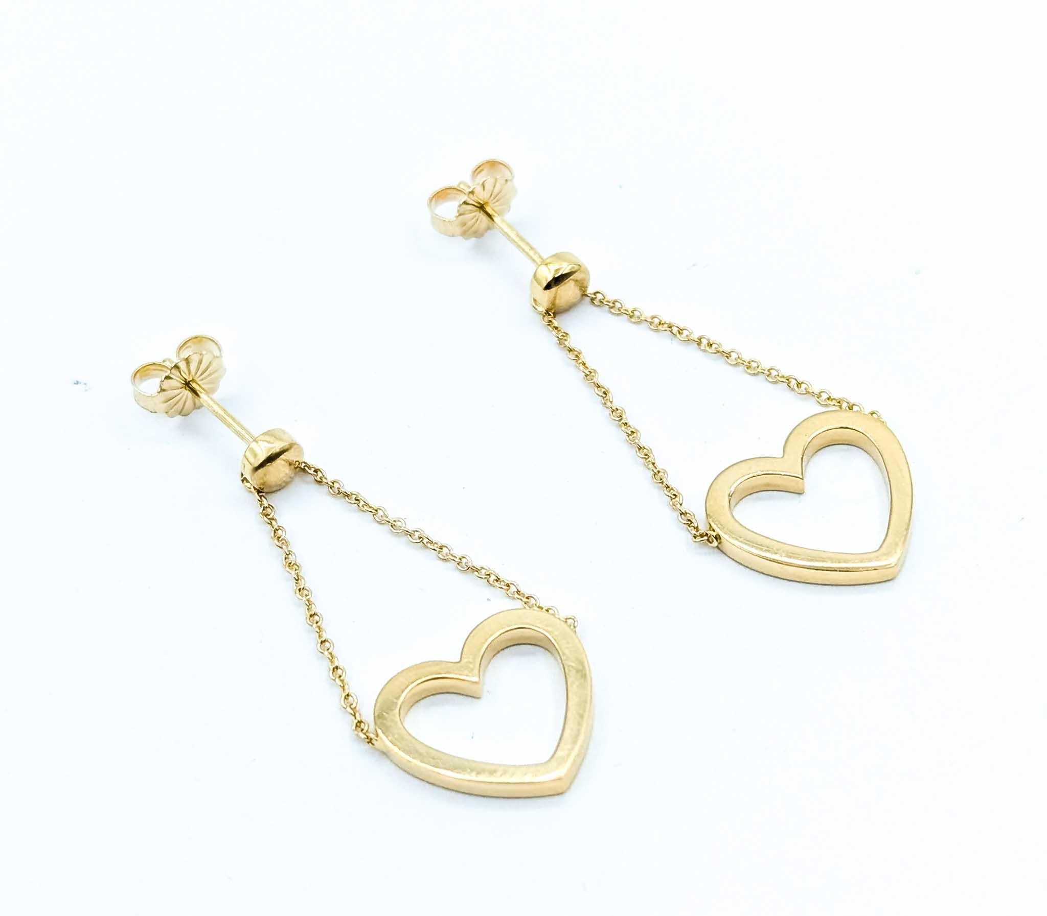 Squisita Tiffany & Co. Orecchini a cuore aperto pendenti in oro 18k in vendita 2