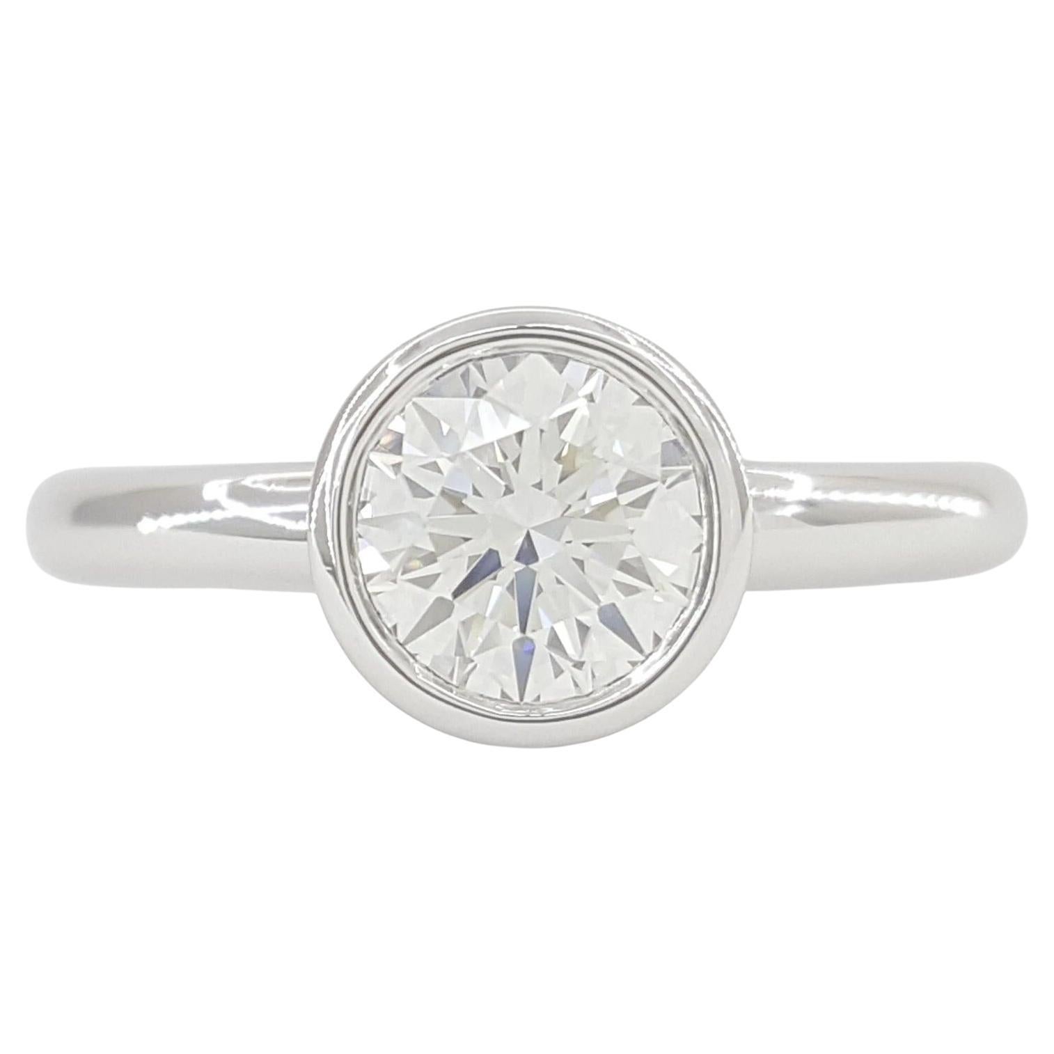 Exquisita pieza de Tiffany & Co. Novo Anillo de compromiso de diamantes talla brillante en cojín