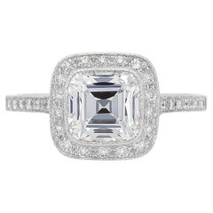 Magnifique Tiffany & Co. Bague de fiançailles Legacy avec halo de diamants