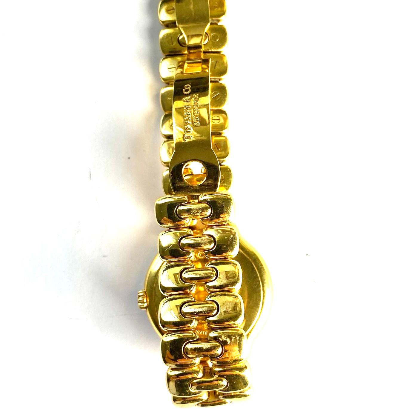 Exquisite Tiffany & Co. Tesoro: 18 Karat Gelbgold schwere Gliederarmbanduhr mit Gliedern im Zustand „Gut“ in New York, NY