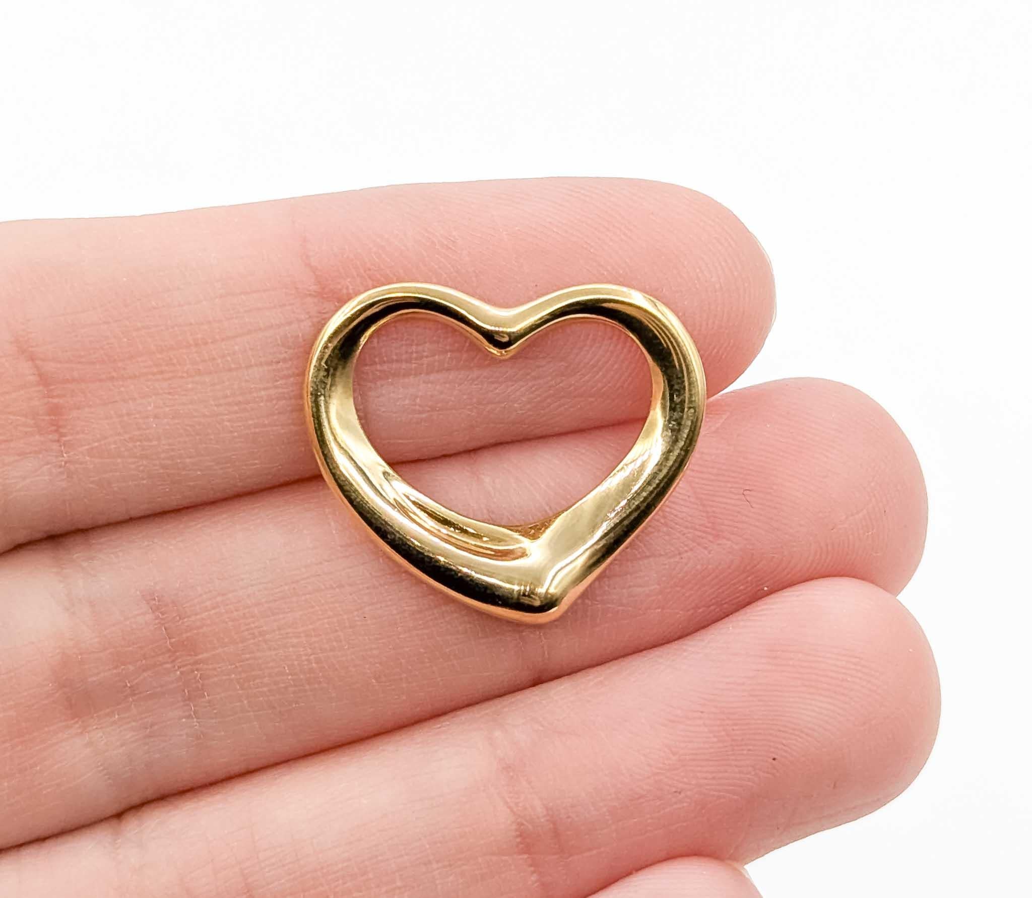 Exquisite Tiffany Elsa Peretti Heart Pendant in 18k Yellow Gold In Excellent Condition For Sale In Bloomington, MN