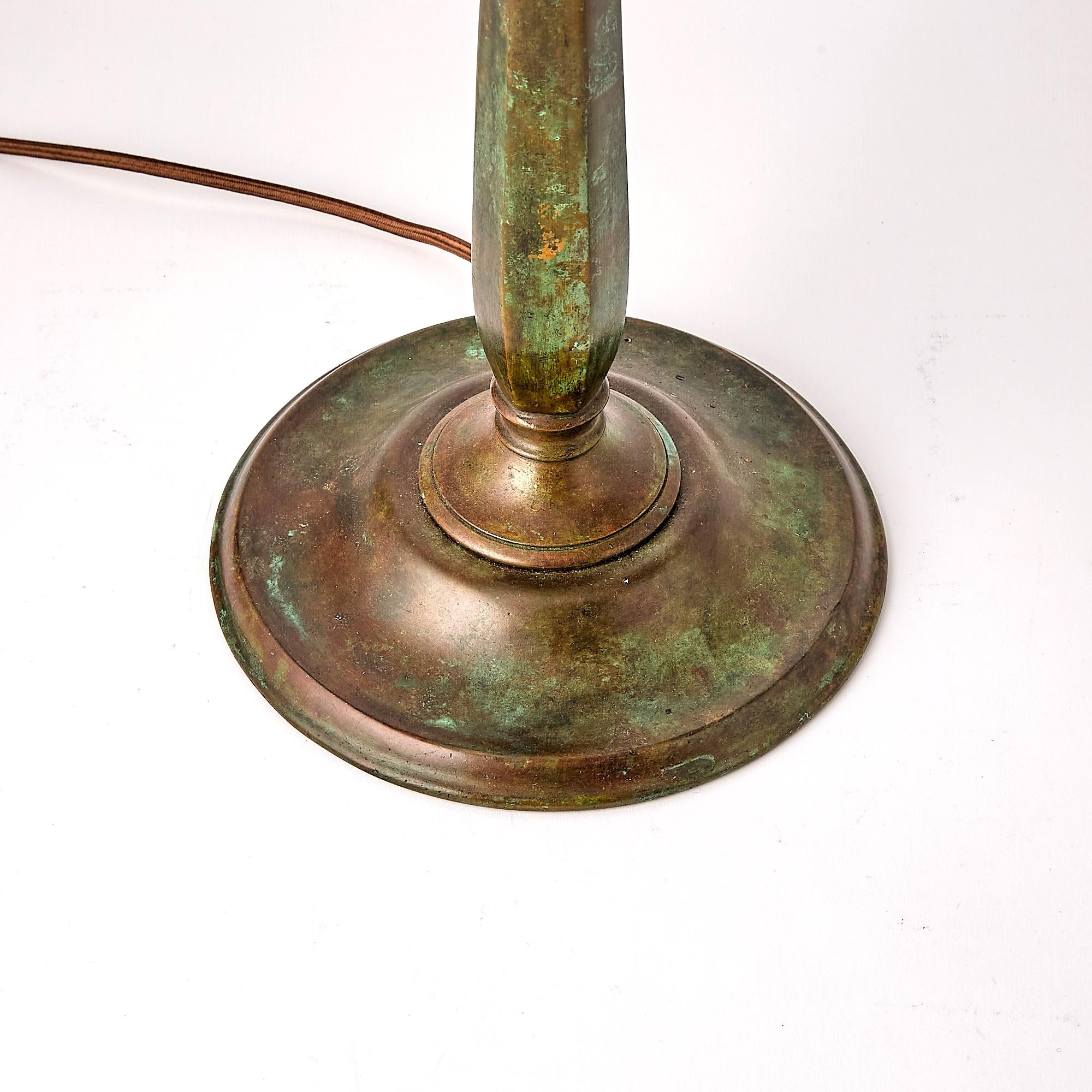 Bronze Exquise lampe de table en bronze et verre au plomb 