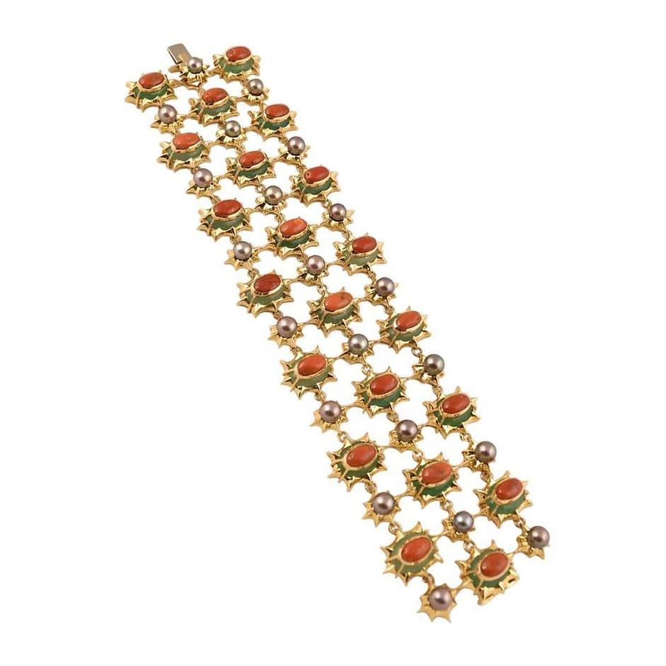 Exquisite Tony Duquette Chrysoprase Coral and Black Pearl Gold Bracelet In New Condition In Montreal, QC
