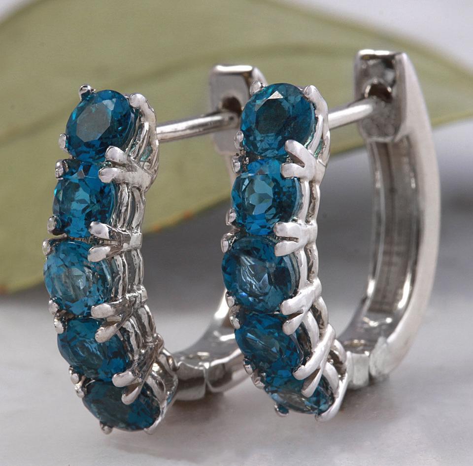 Exquisite Top-Qualität 2,80 Karat natürlichen Londoner Blautopas 14K Solid White Gold Huggie Ohrringe

Erstaunlich schönes Stück!

Gesamtgewicht des natürlichen Londoner Blautopas im Rundschliff: 2,80 Karat (beide Ohrringe)

Ohrring Maße: 16.2 x