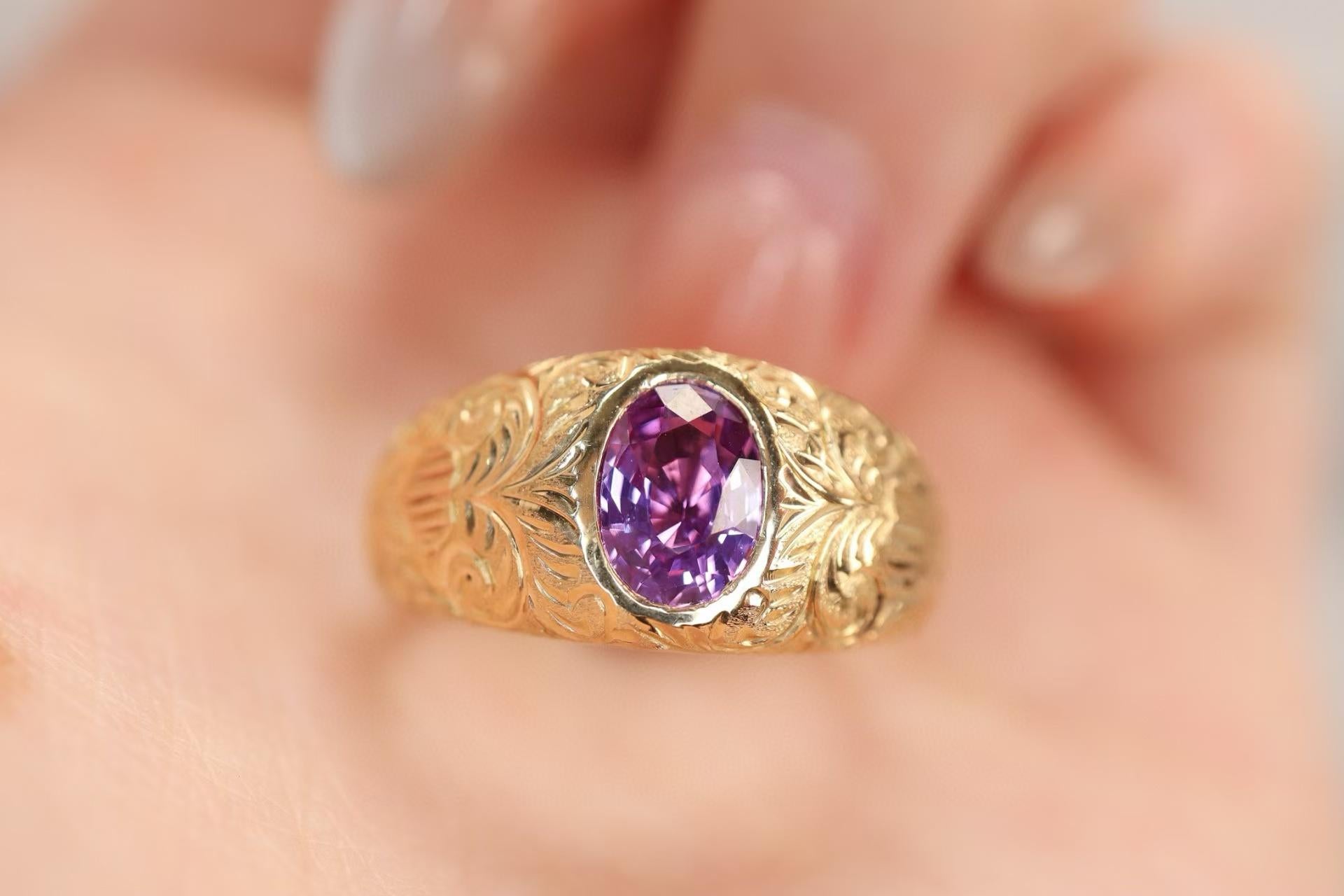 1,03 Karat Unerhitzter Lila Saphir Ring mit aufwändiger Handschnitzerei im Zustand „Neu“ im Angebot in Kowloon, HK