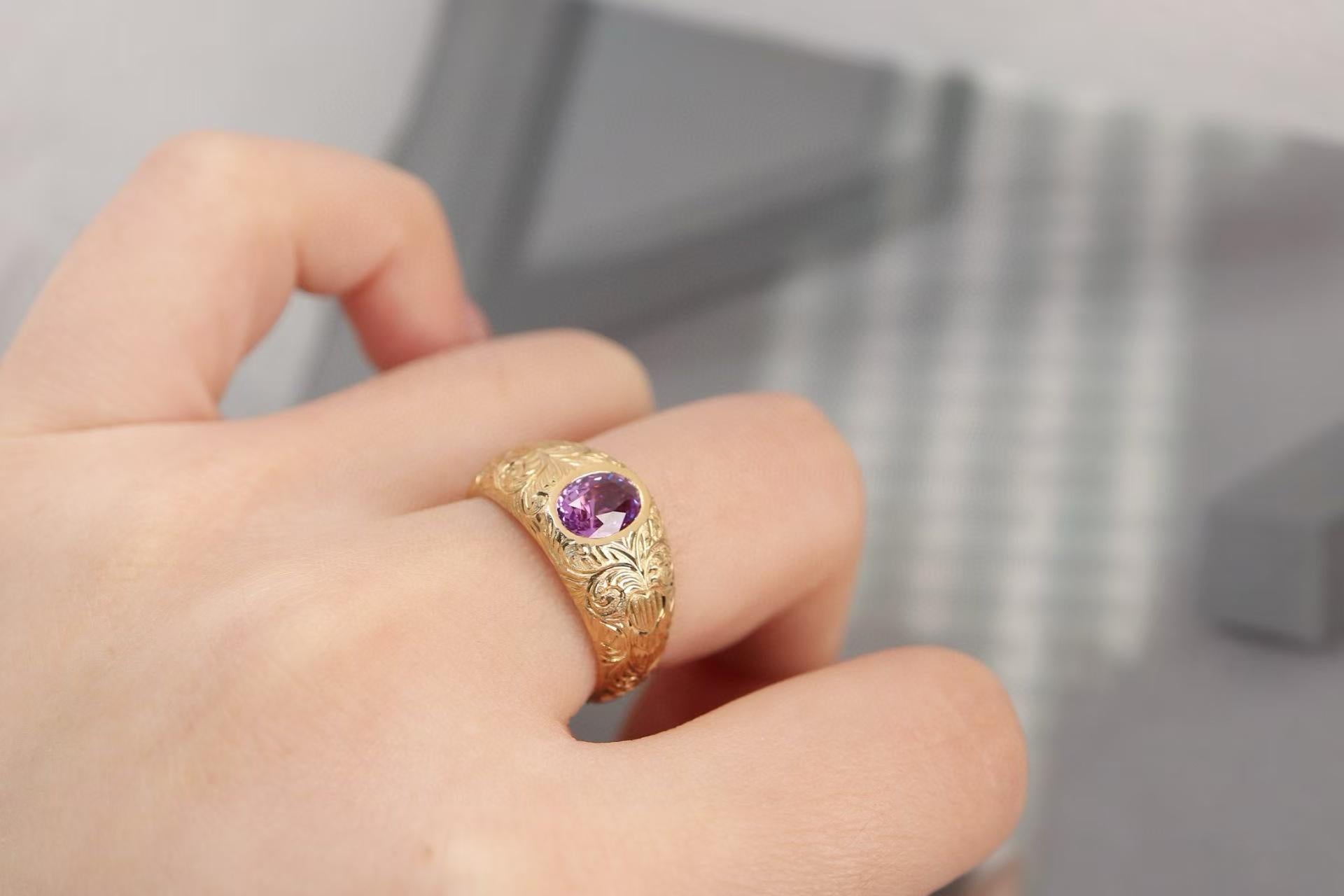 1,03 Karat Unerhitzter Lila Saphir Ring mit aufwändiger Handschnitzerei für Damen oder Herren im Angebot