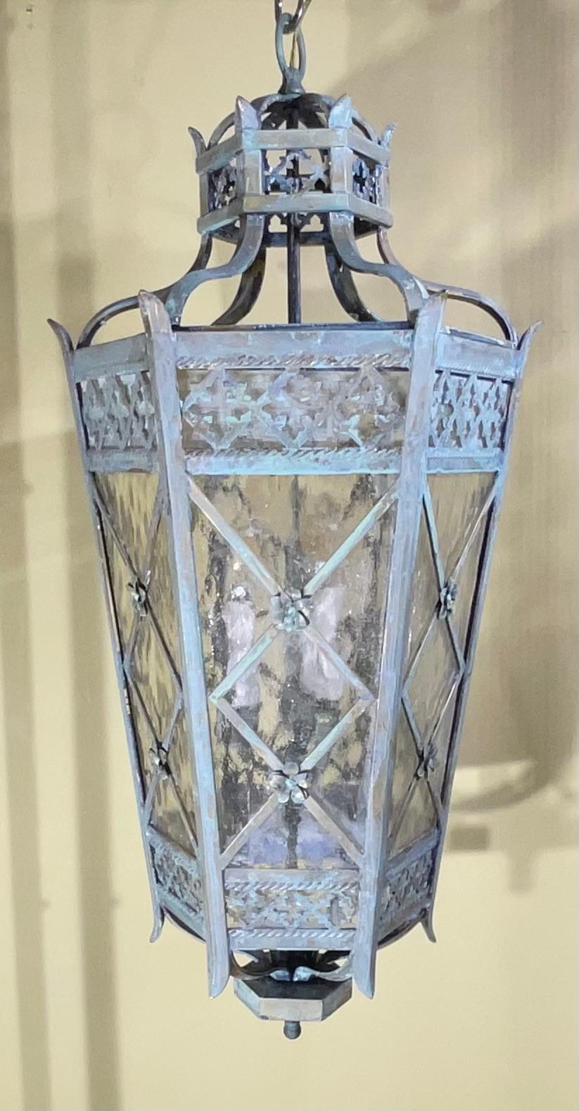 20ième siècle Magnifique laiton de style toscan  Lanterne suspendue - Un objet d'art Timeless-art en vente