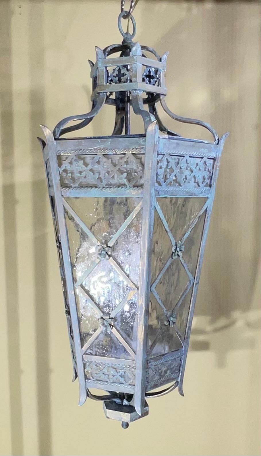 Laiton Magnifique laiton de style toscan  Lanterne suspendue - Un objet d'art Timeless-art en vente