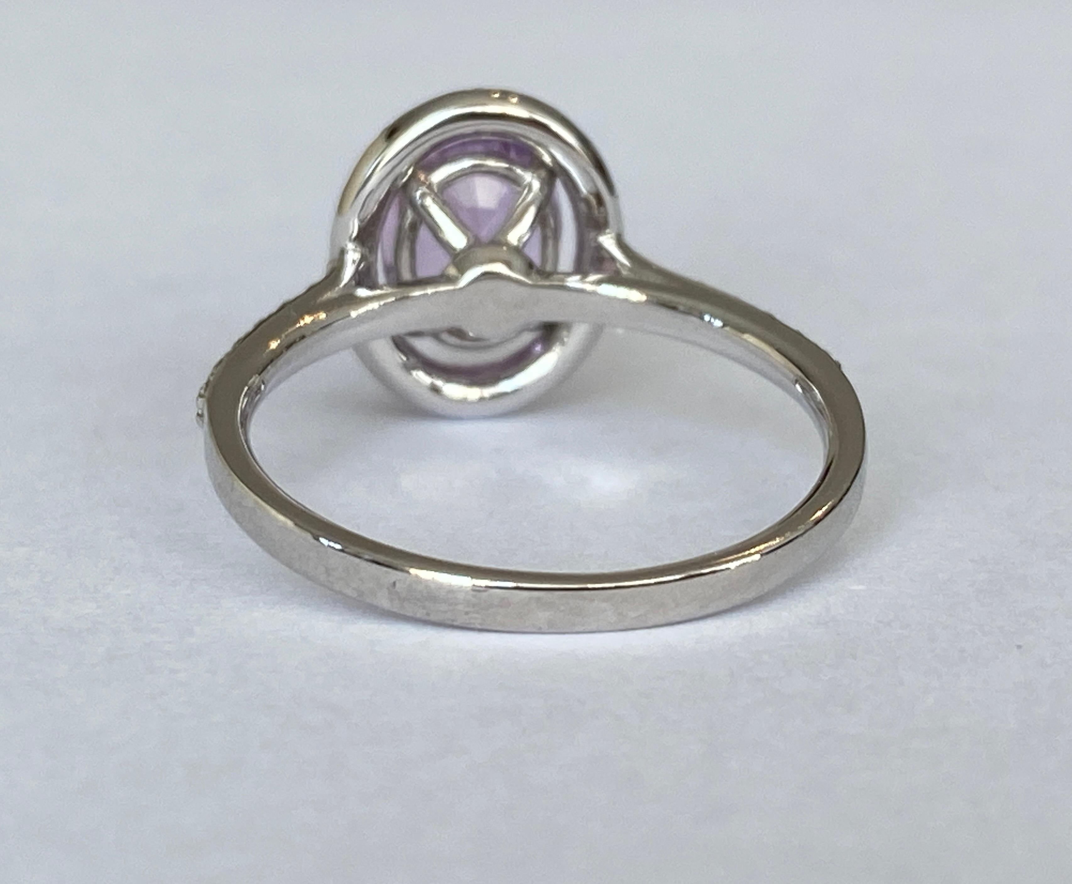 Exquisite Unheated Pink-Purple Sapphire Halo Ring in 18 kt white gold For Sale 4