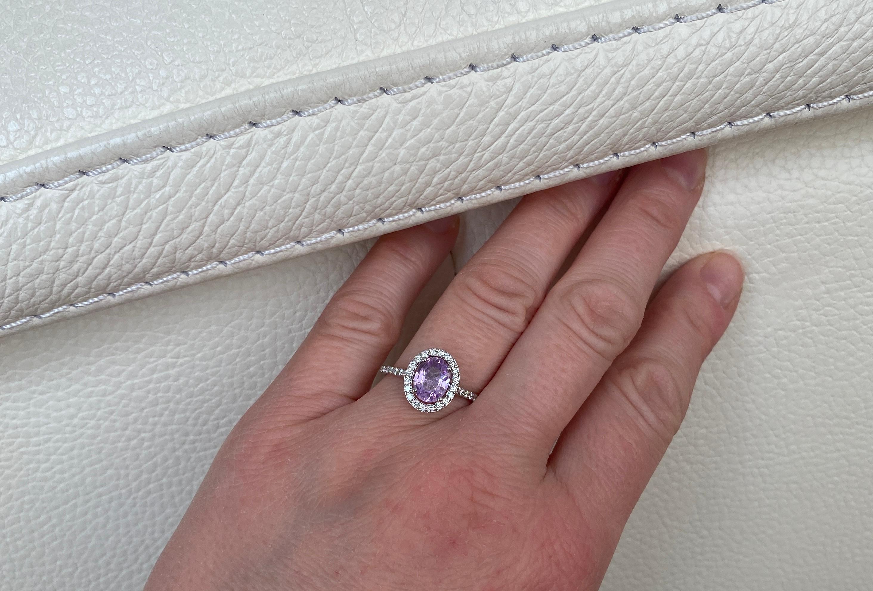 Exquisite Unheated Pink-Purple Sapphire Halo Ring in 18 kt white gold For Sale 6