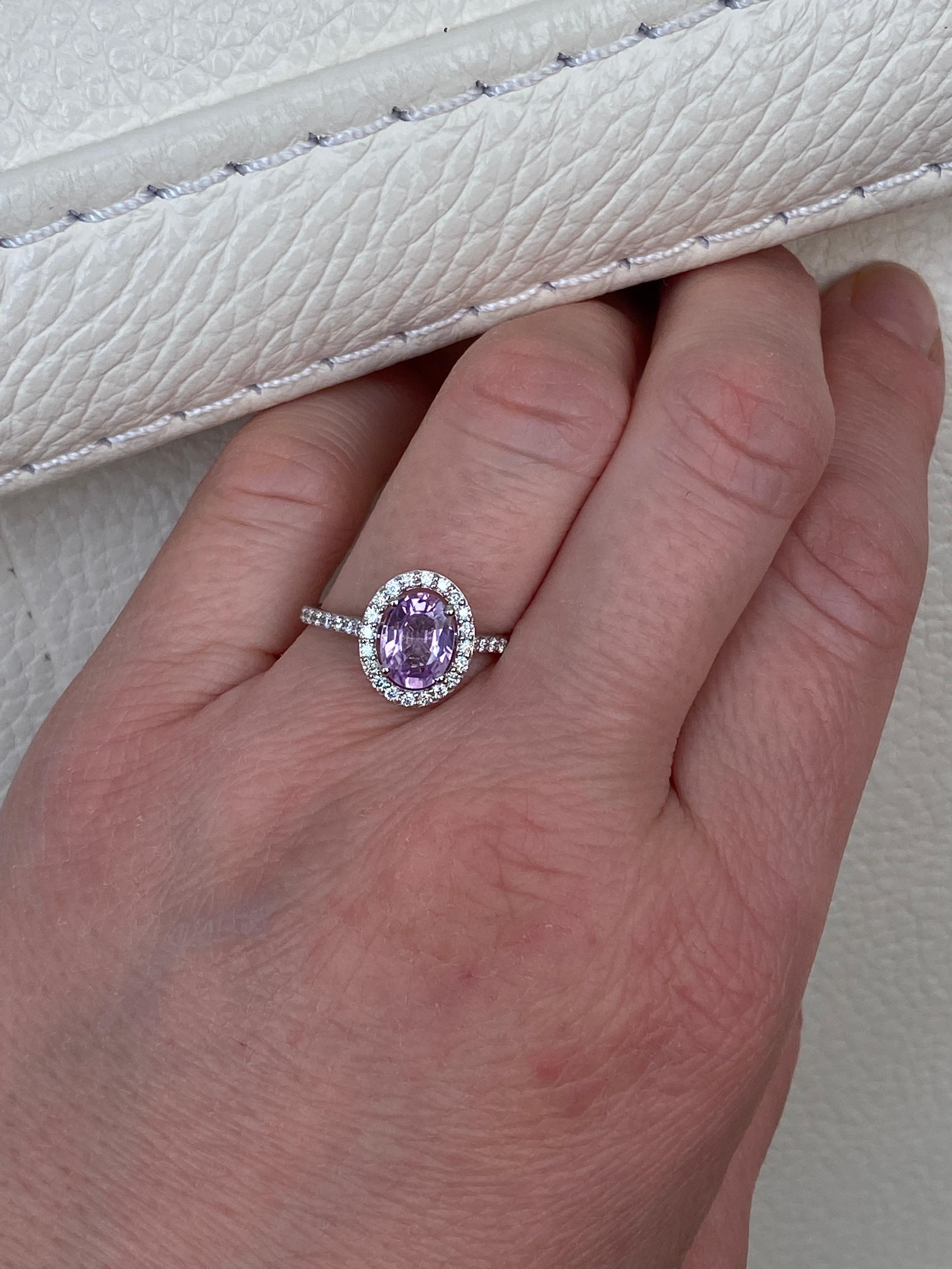 Exquisite Unheated Pink-Purple Sapphire Halo Ring in 18 kt white gold For Sale 7