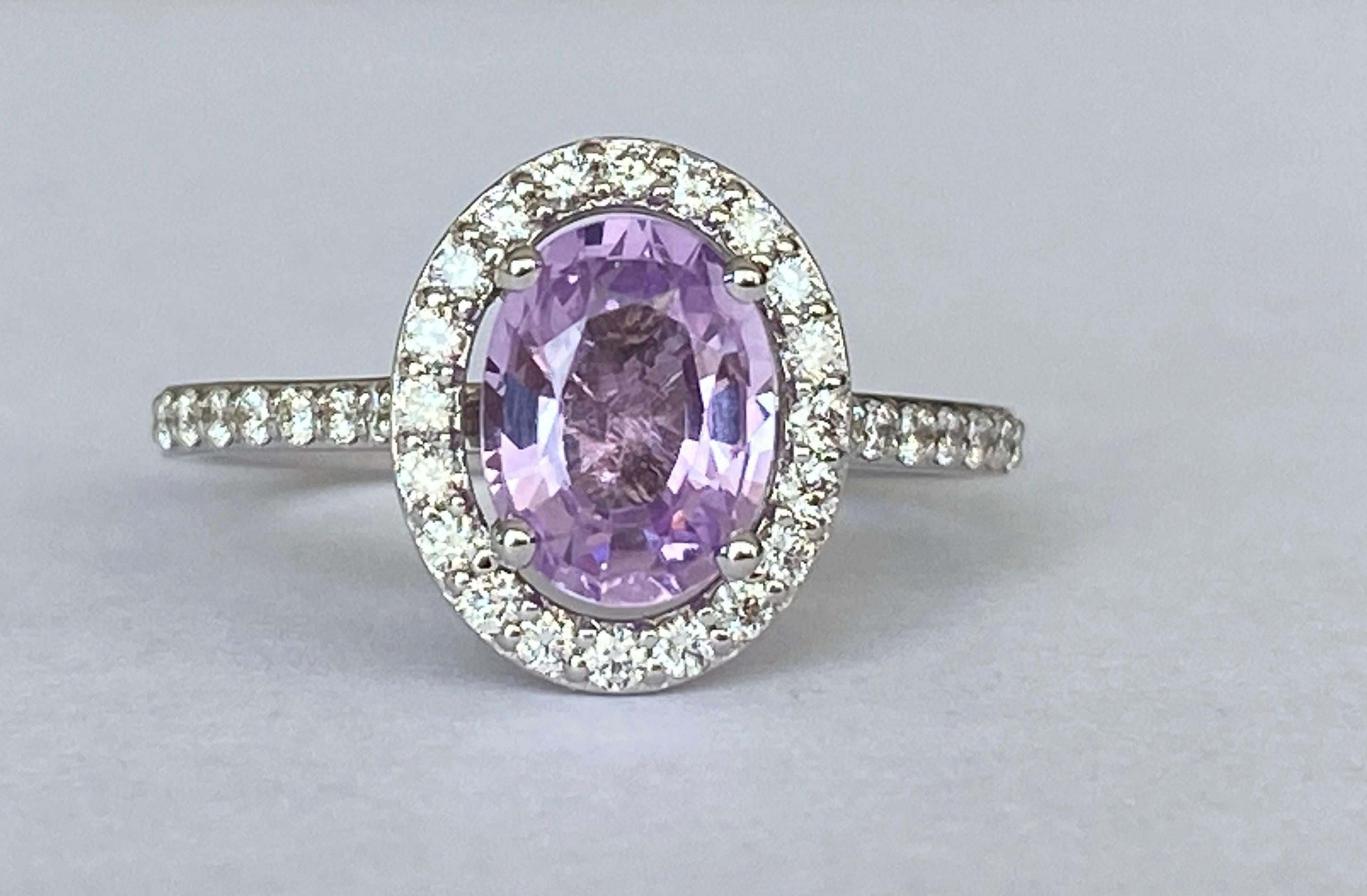 Oval Cut Exquisite Unheated Pink-Purple Sapphire Halo Ring in 18 kt white gold For Sale