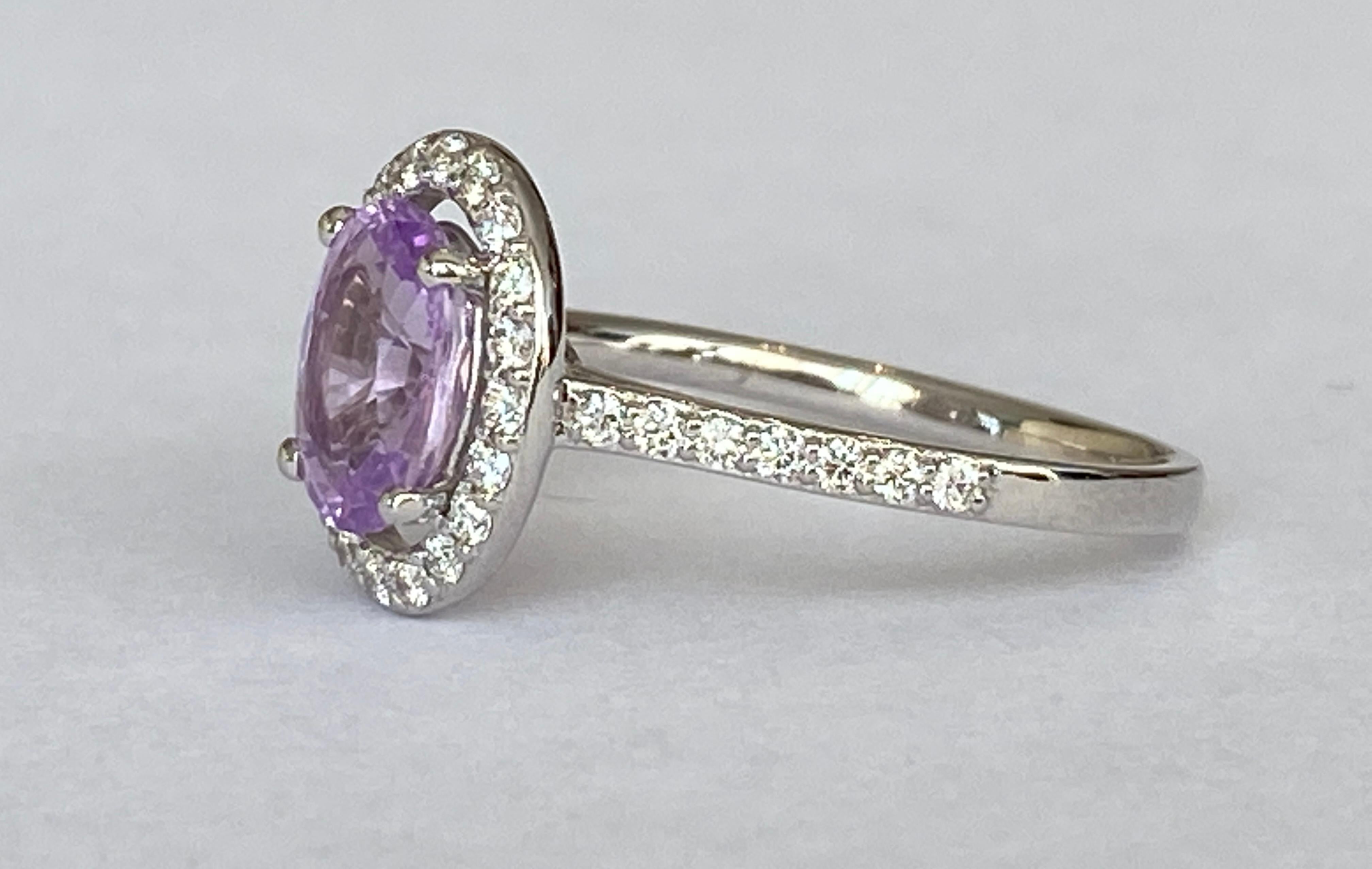 Exquisite Unheated Pink-Purple Sapphire Halo Ring in 18 kt white gold For Sale 2