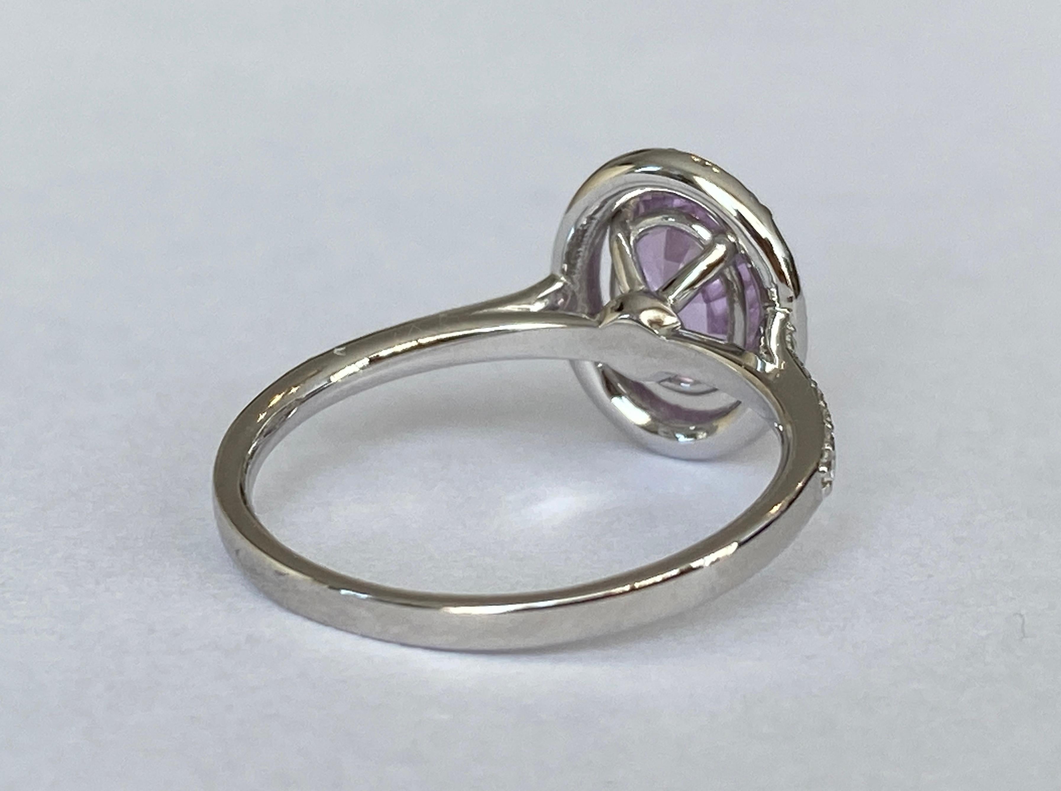 Exquisite Unheated Pink-Purple Sapphire Halo Ring in 18 kt white gold For Sale 3