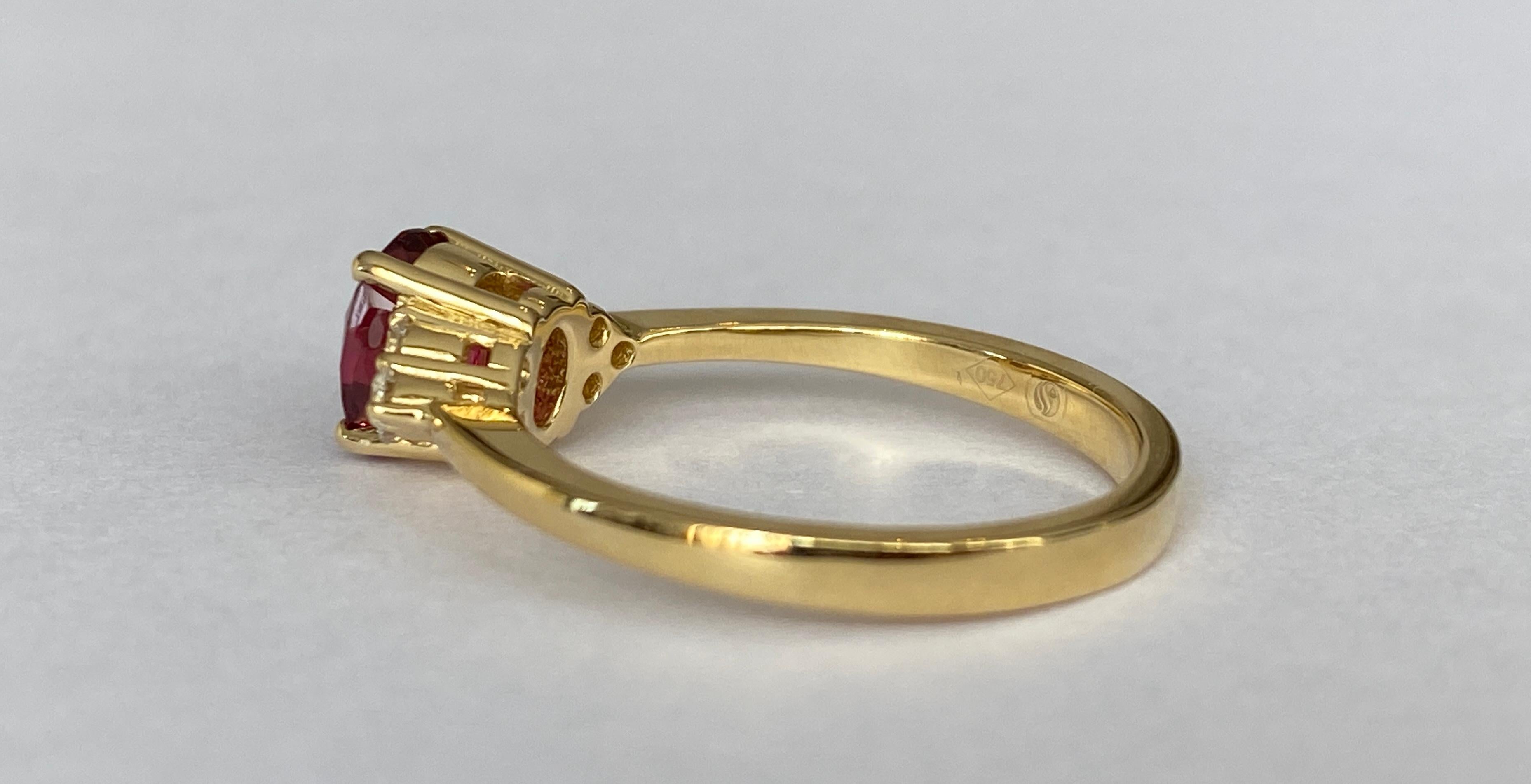 Exquisite Unheated Pinkish-Red Burma Spinel and Diamond Engagement Gold Ring In New Condition For Sale In AMSTERDAM, NL