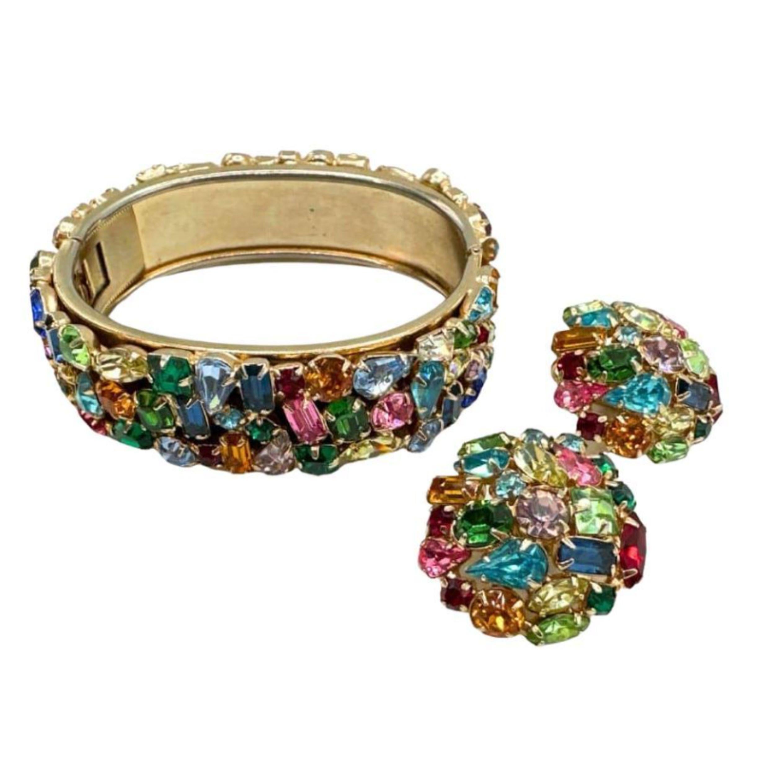 Exquisite unsignierter Vintage Vogue Mehrfarbig geschliffener Glasarmreif & Ohrringe Set im Angebot 2