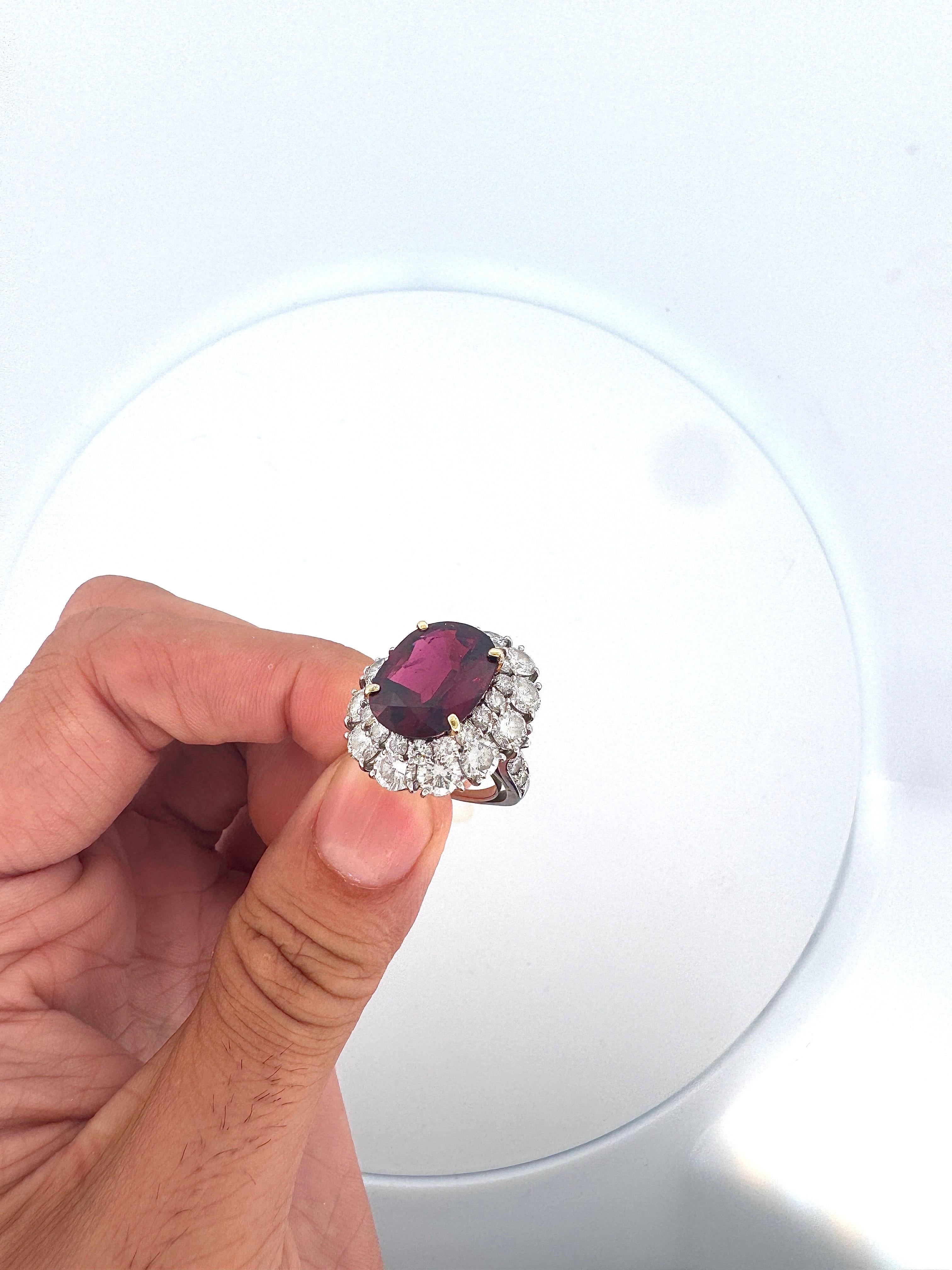 Exquisite Van Cleef & Arpels 7,77ct Rubin Ring mit 4,00ct Diamant Halo - signiert im Angebot 1