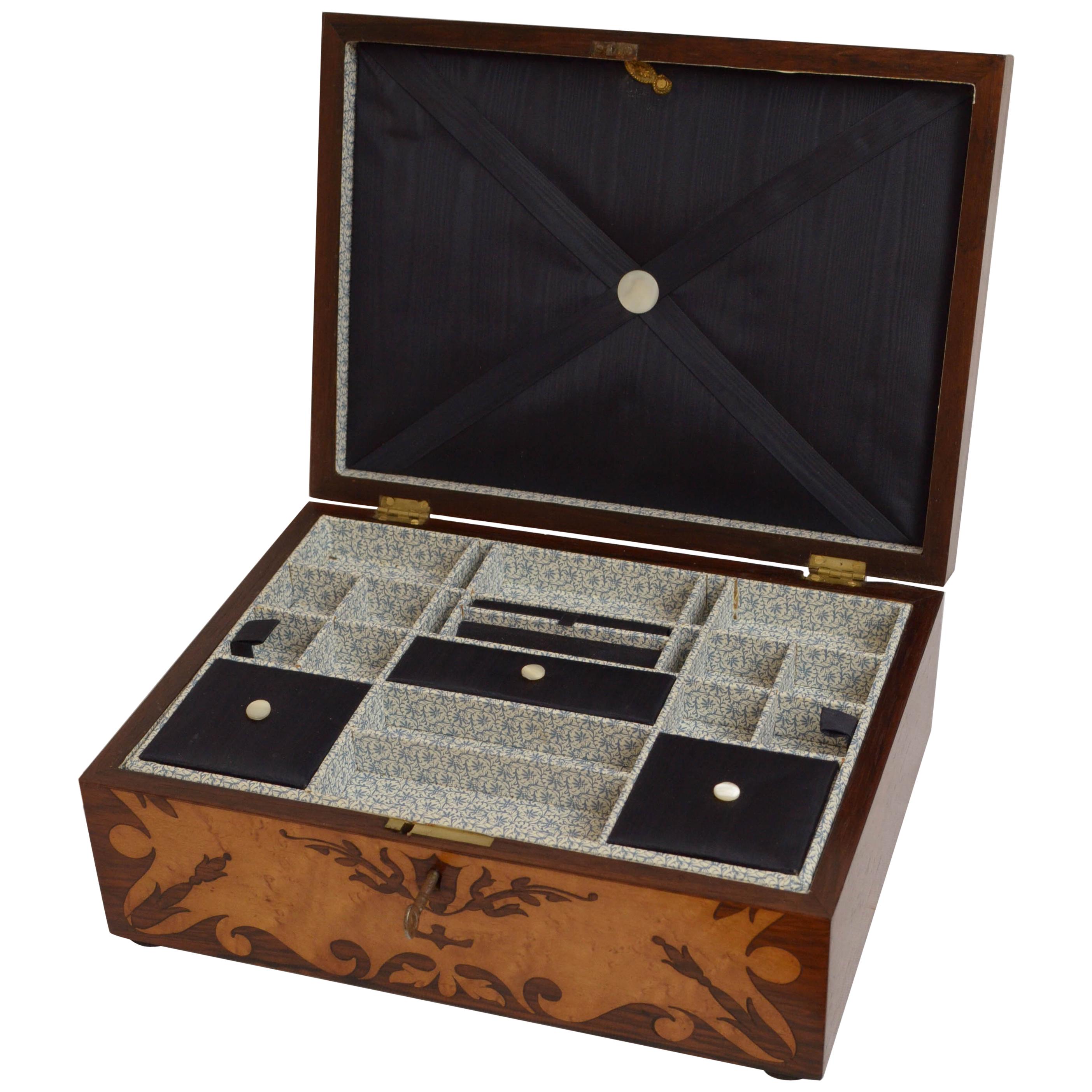 Exquisite Victorian Bird
s-Eye Maple Jewelry Box