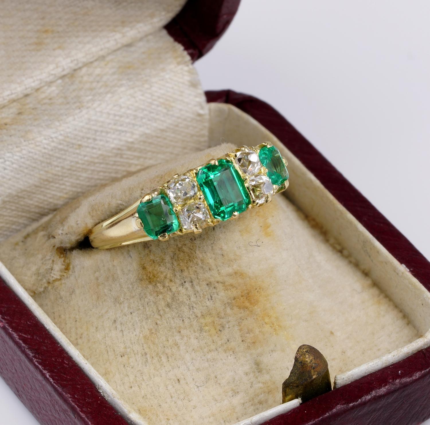 Exquisite Victorian Colombian Emerald Old Mine Diamond Seven Stone Ring In Good Condition In Napoli, IT