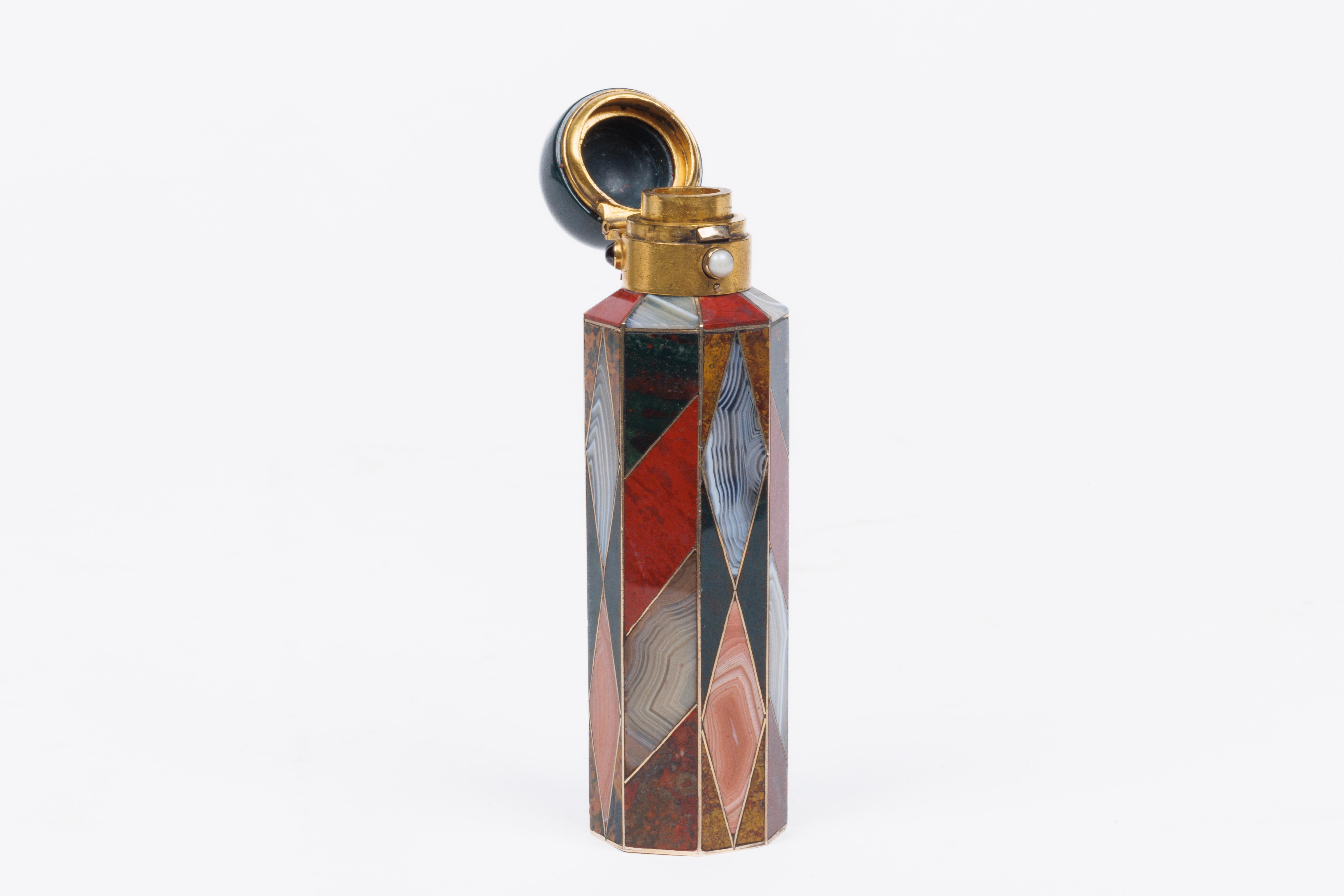 Exquisite Victorian English Gold and Scottish Agate Perfume Bottle, Circa 1870 For Sale 1