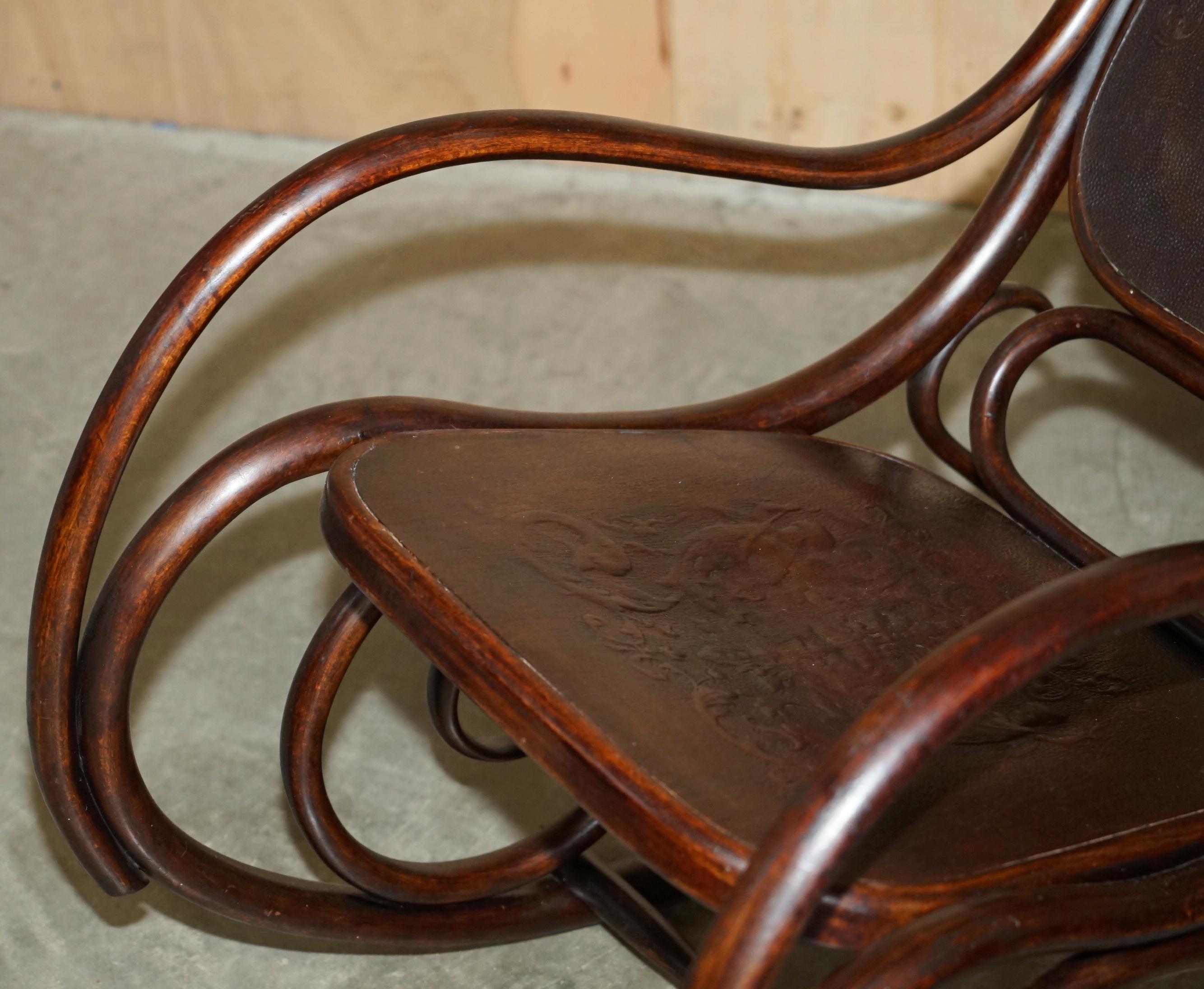 EXQUISITE ViCTORIAN THONET ROCKING CHAIR WITH CHERUB CARVED BACK & SEAT PANELS For Sale 3