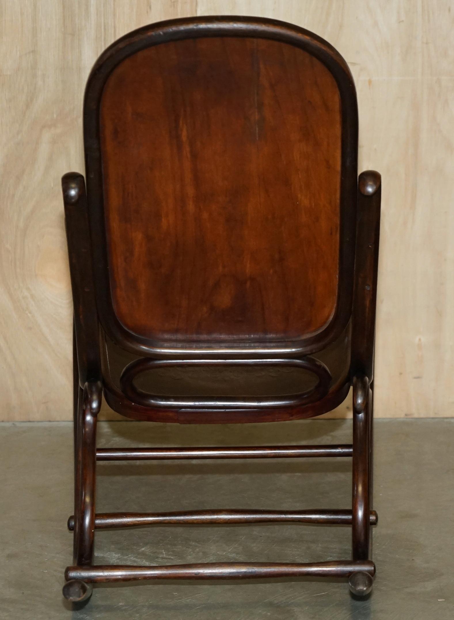 EXQUISITE ViCTORIAN THONET ROCKING CHAIR WITH CHERUB CARVED BACK & SEAT PANELS For Sale 3
