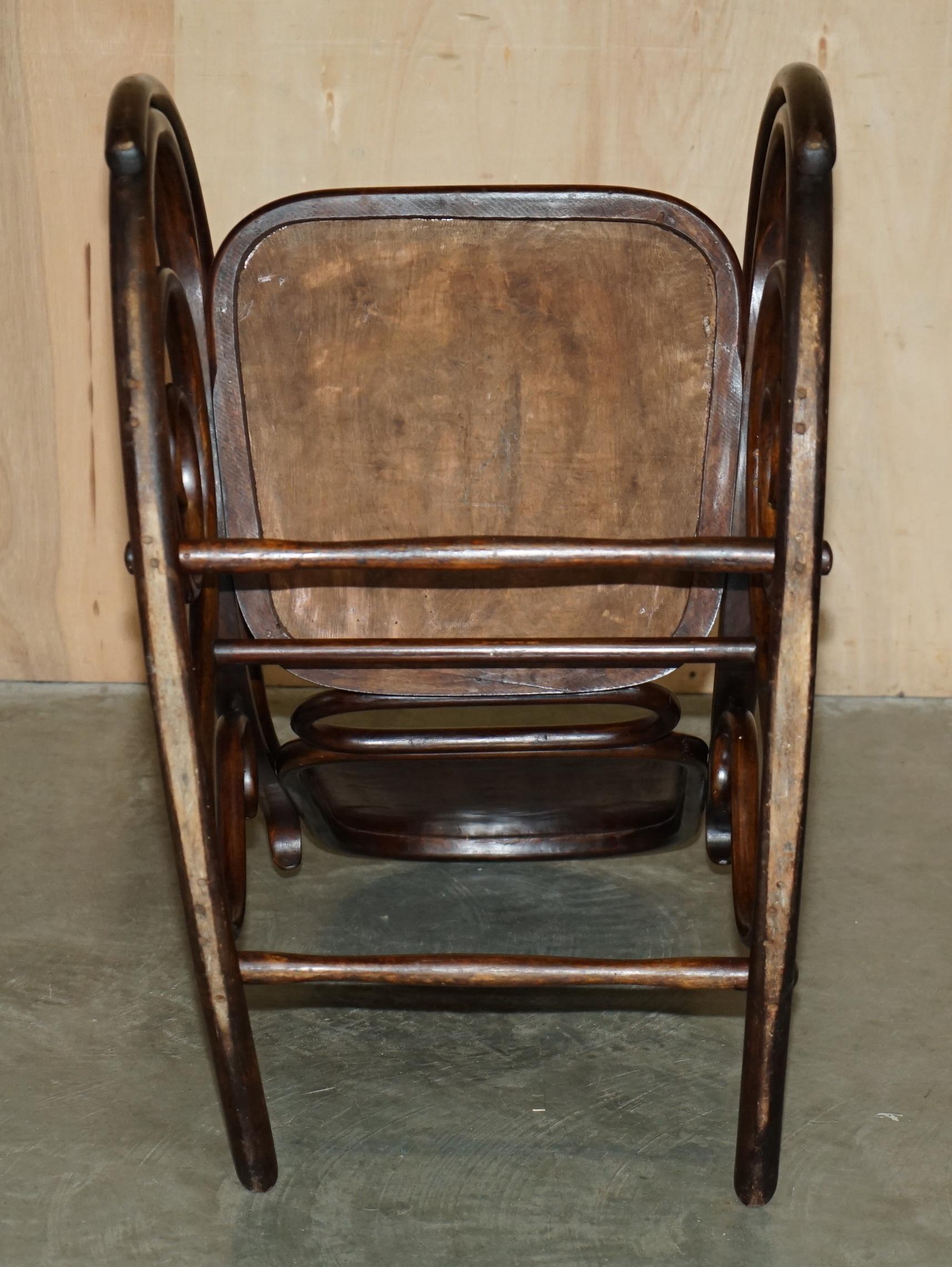EXQUISITE ViCTORIAN THONET ROCKING CHAIR WITH CHERUB CARVED BACK & SEAT PANELS For Sale 11
