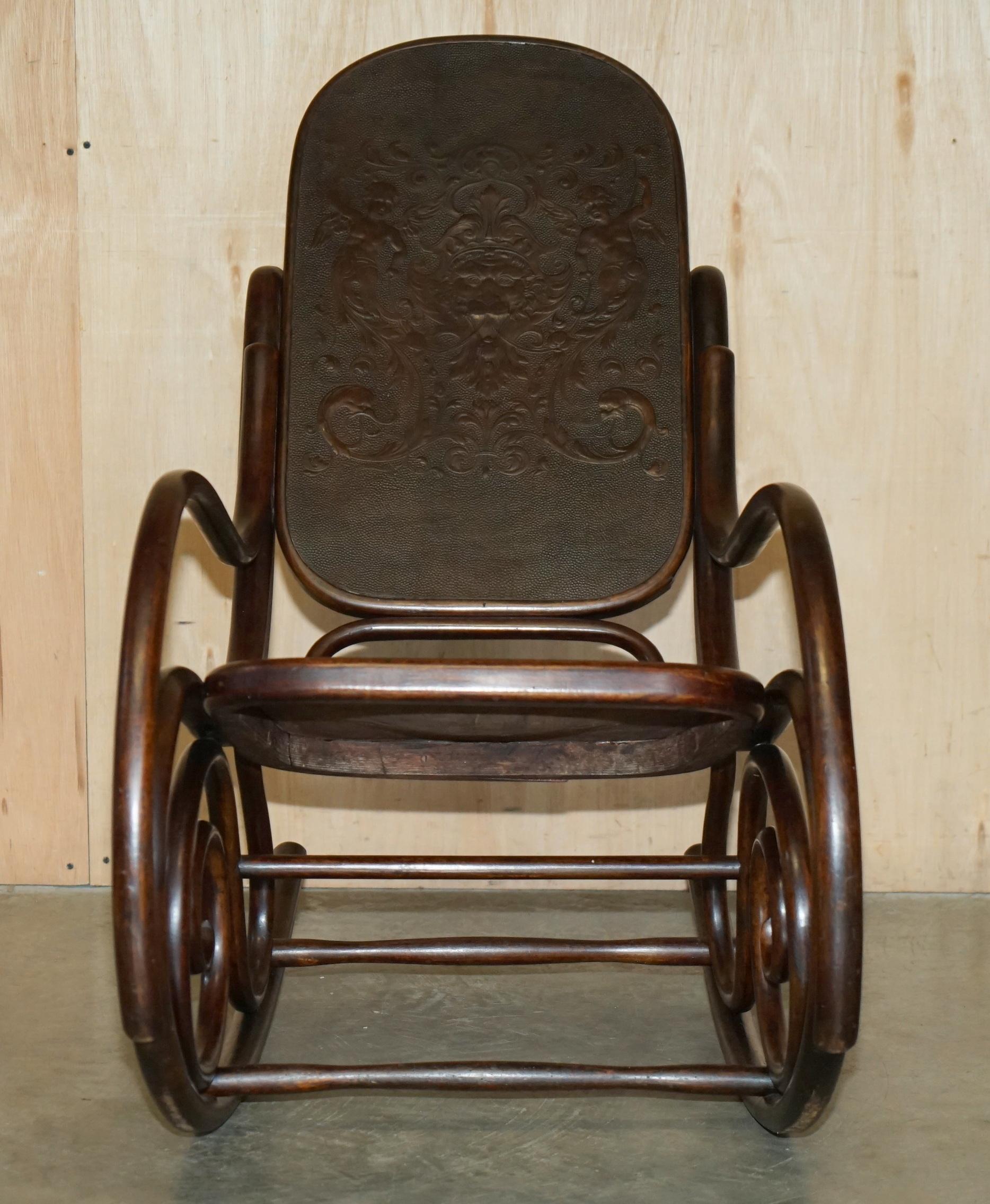 Victorian EXQUISITE ViCTORIAN THONET ROCKING CHAIR WITH CHERUB CARVED BACK & SEAT PANELS For Sale