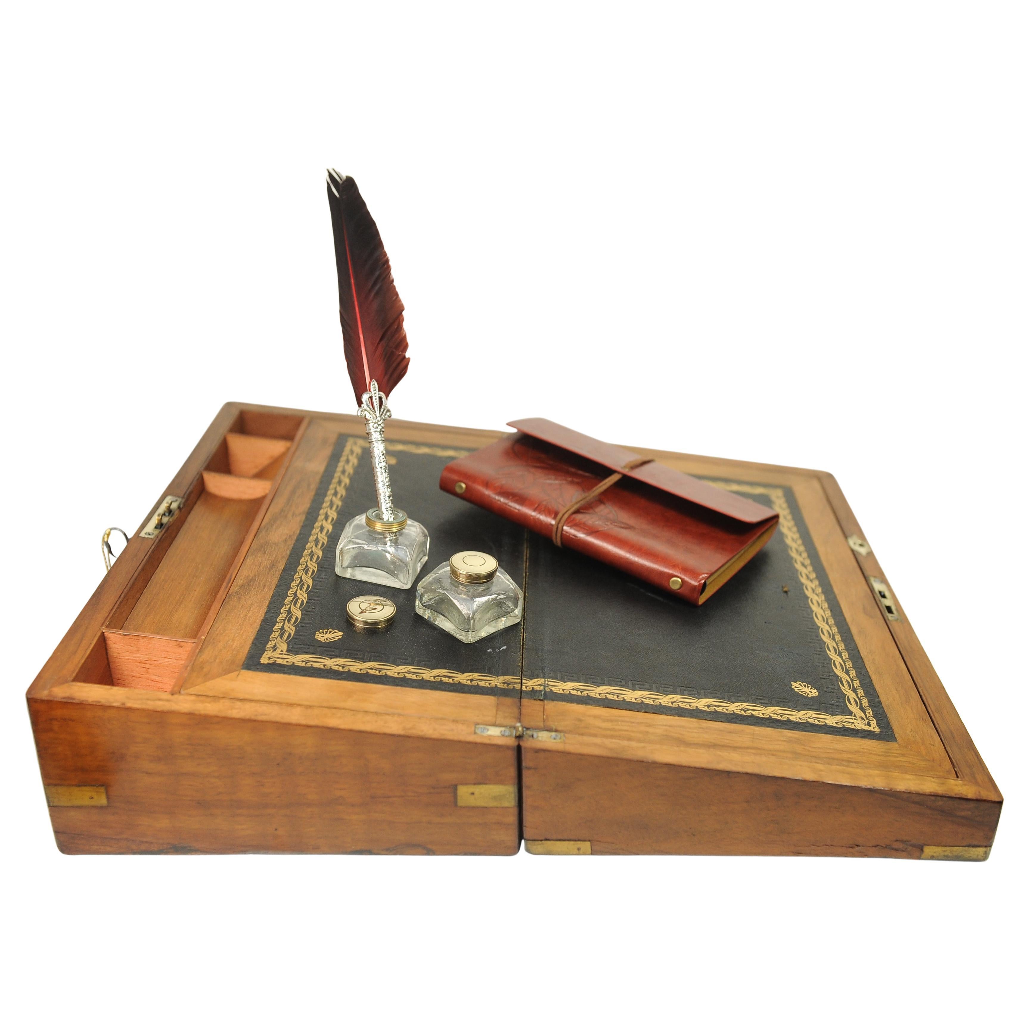 Exquisite viktorianischen Nussbaum & Schwarz Tooled Leder Campaigner Schreiben Piste im Angebot 3