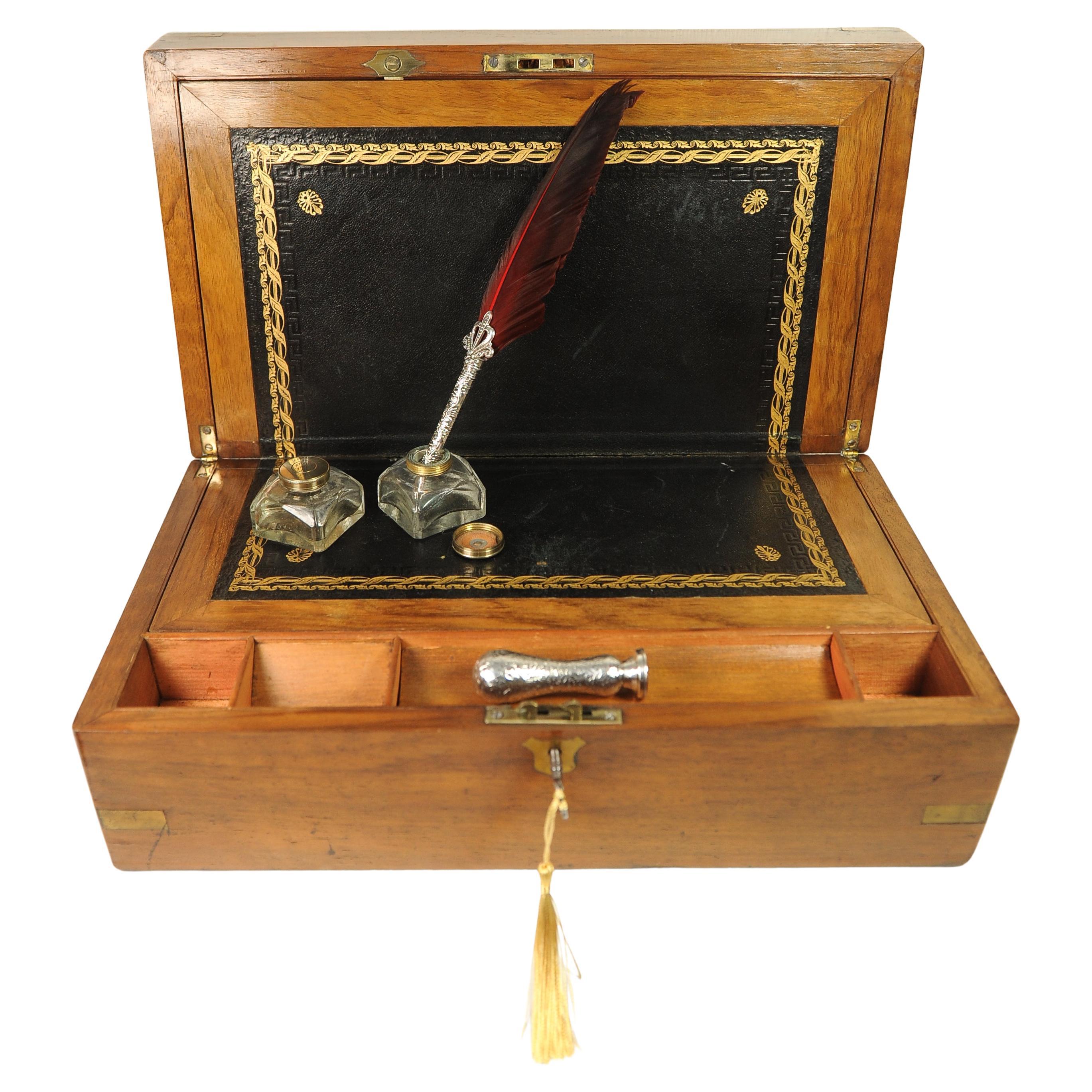 Exquisite viktorianischen Nussbaum & Schwarz Tooled Leder Campaigner Schreiben Piste im Angebot 4