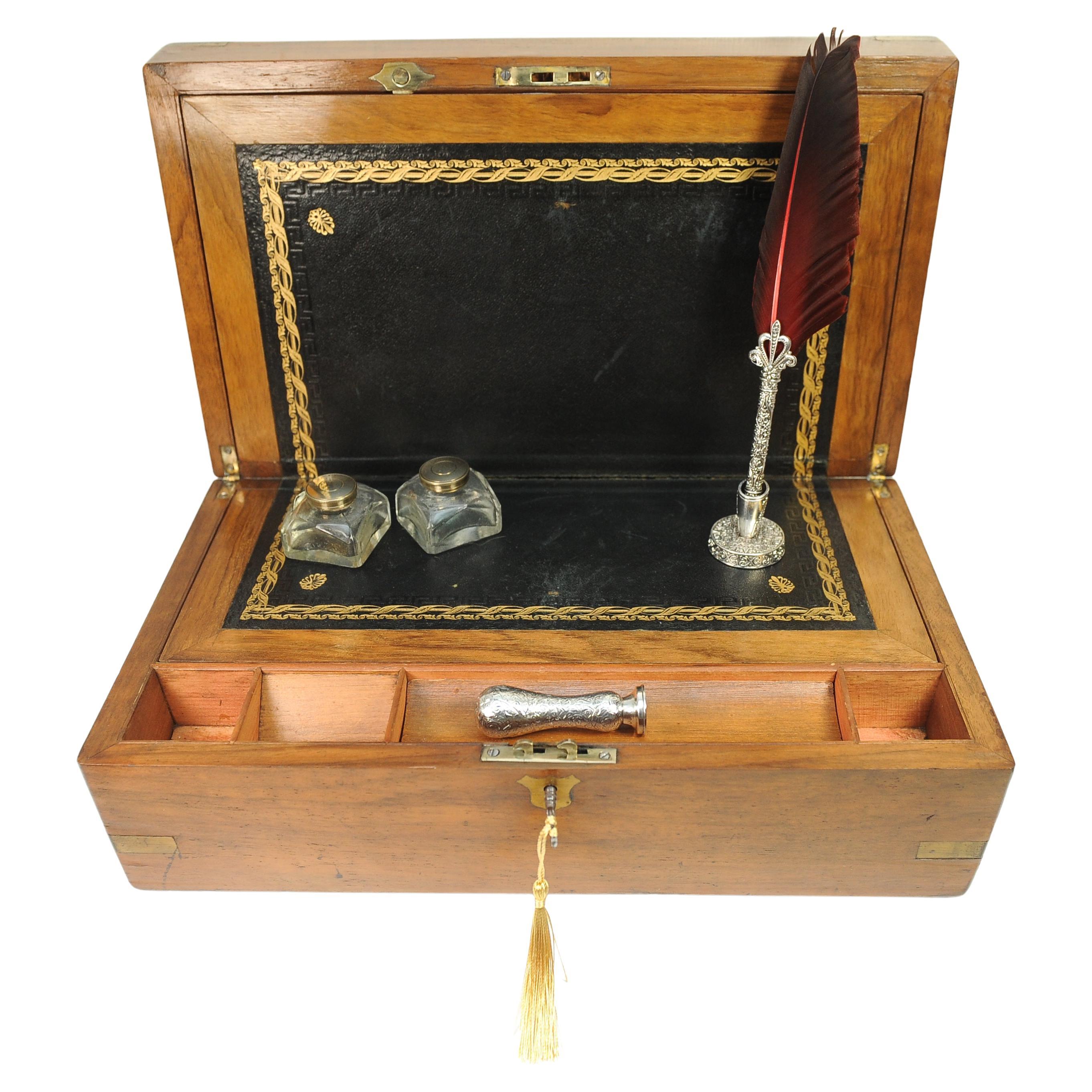 Exquisite viktorianischen Nussbaum & Schwarz Tooled Leder Campaigner Schreiben Piste im Angebot 5
