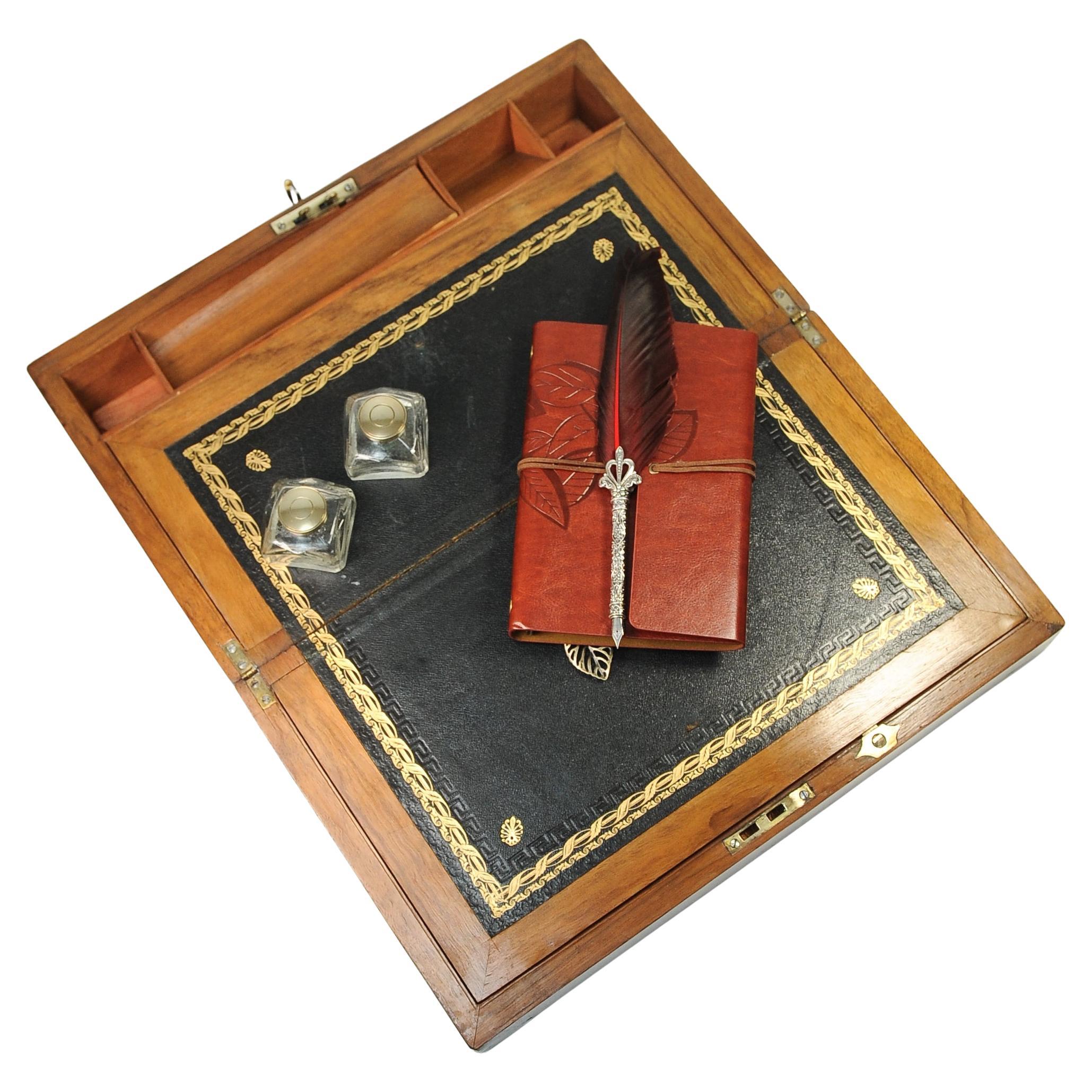 Exquisite viktorianischen Nussbaum & Schwarz Tooled Leder Campaigner Schreiben Piste (Handgefertigt) im Angebot
