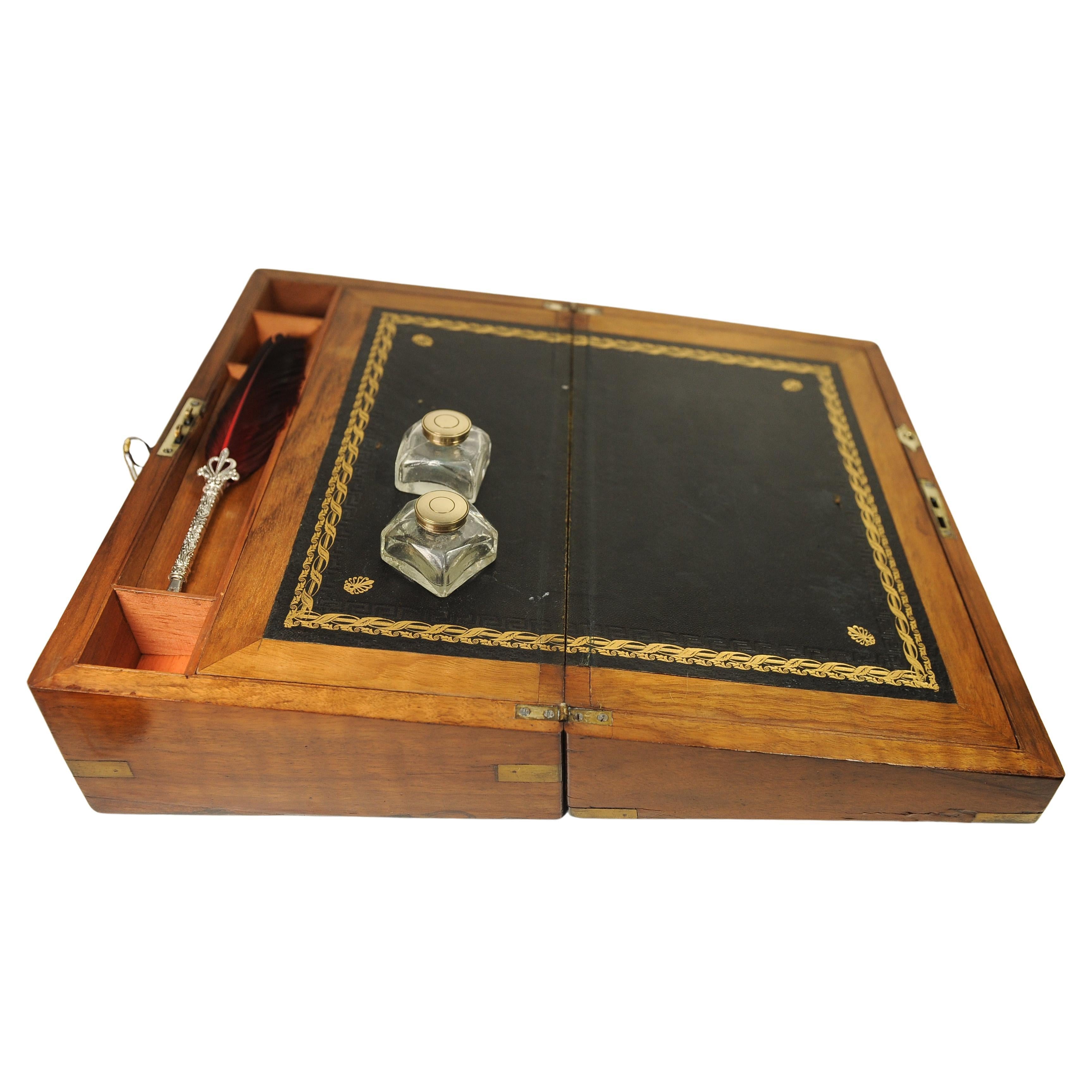 Exquisite viktorianischen Nussbaum & Schwarz Tooled Leder Campaigner Schreiben Piste (19. Jahrhundert) im Angebot