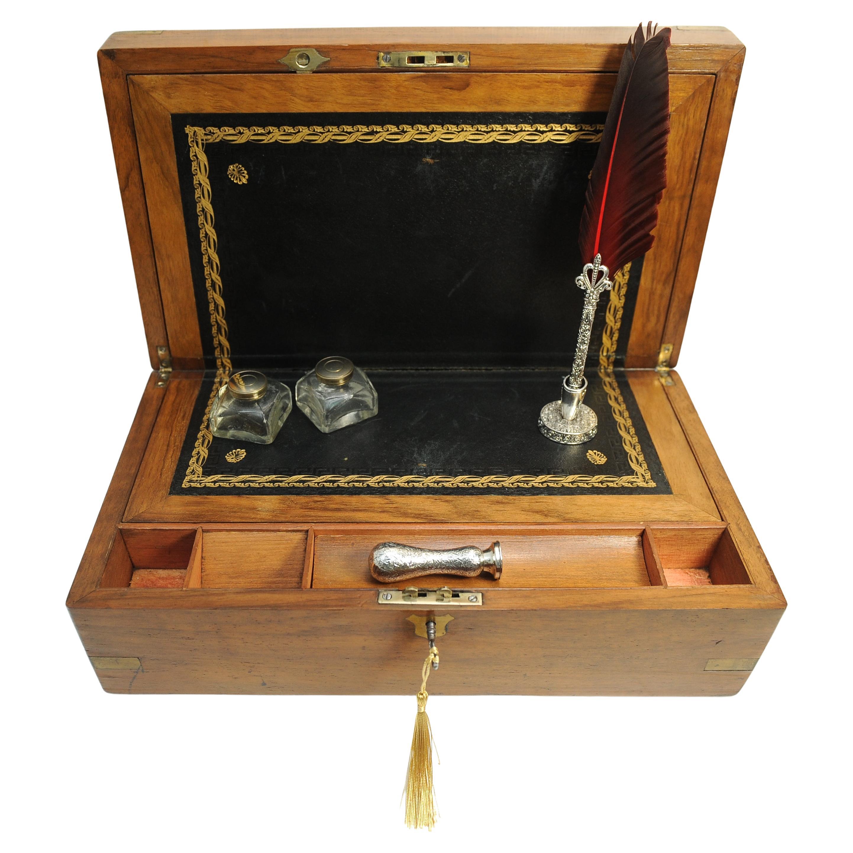 Exquisite viktorianischen Nussbaum & Schwarz Tooled Leder Campaigner Schreiben Piste (Messing) im Angebot