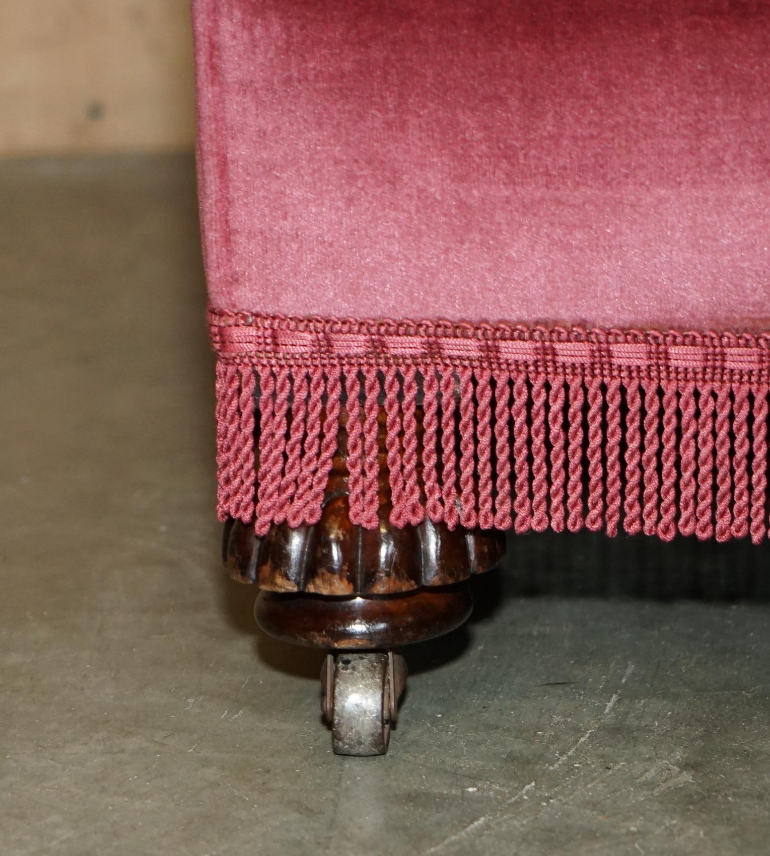 UN'OTTIMA SUITE DIVANO IN VELOUR DI SALMONE VITICO e COPPIA DI POLTRONE in vendita 6