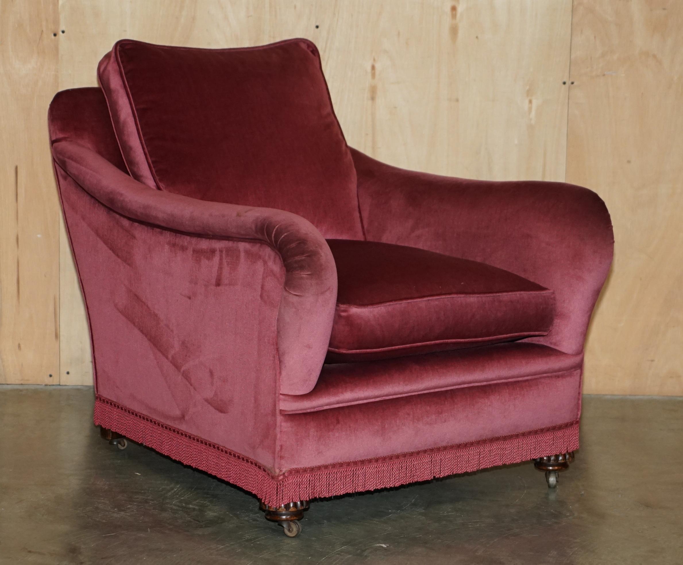 Vittoriano UN'OTTIMA SUITE DIVANO IN VELOUR DI SALMONE VITICO e COPPIA DI POLTRONE in vendita