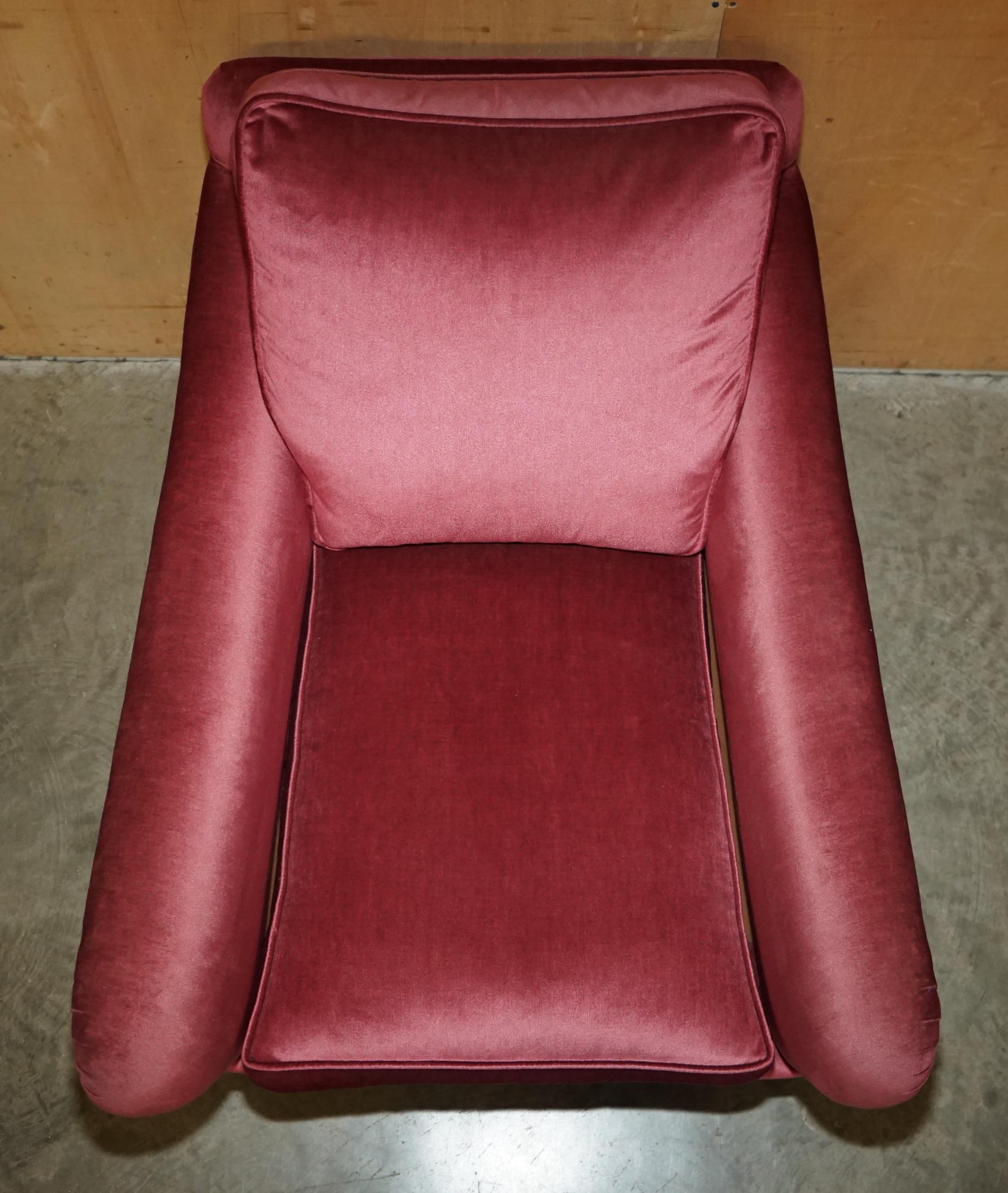 UN'OTTIMA SUITE DIVANO IN VELOUR DI SALMONE VITICO e COPPIA DI POLTRONE In condizioni buone in vendita a West Sussex, Pulborough