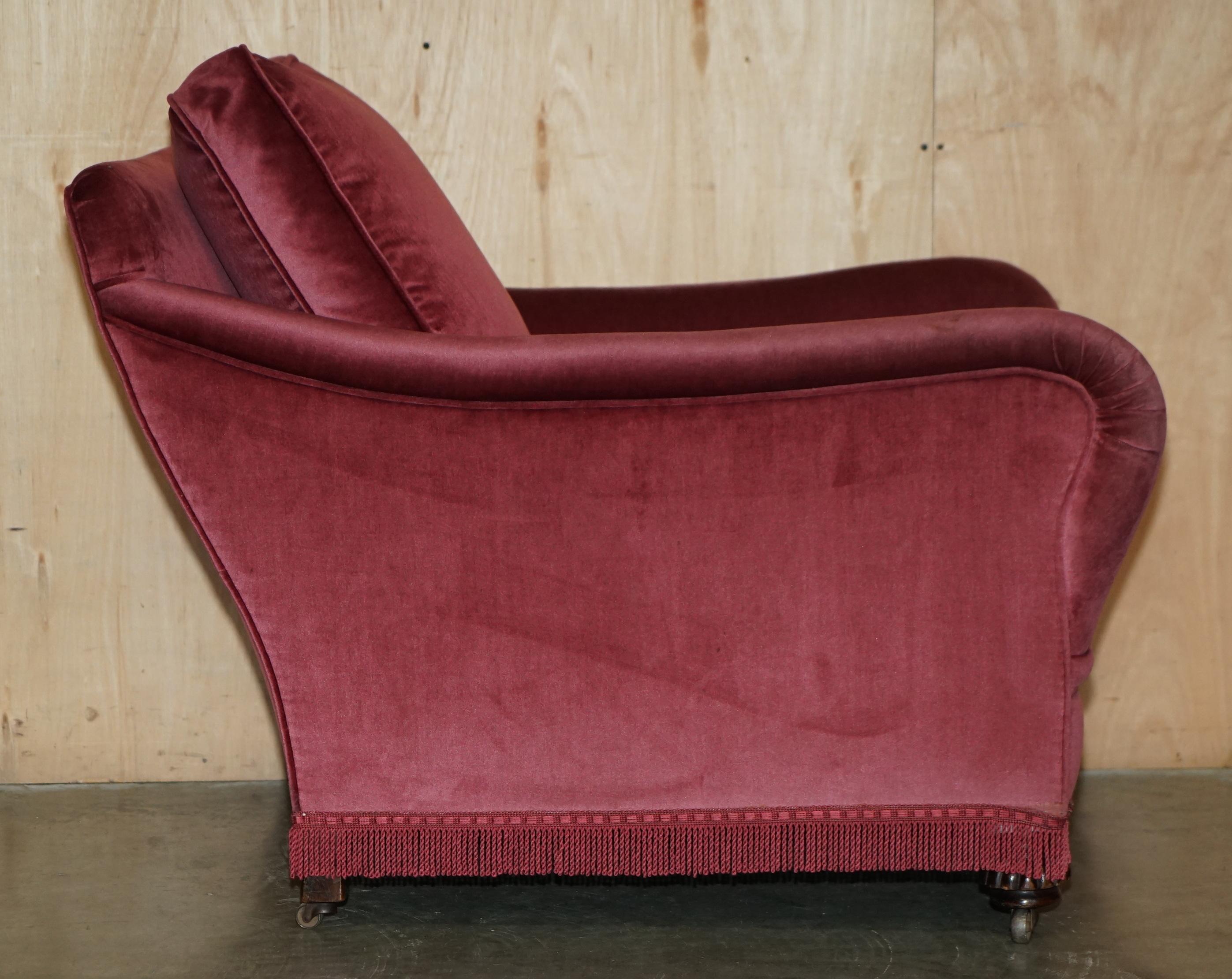 UN'OTTIMA SUITE DIVANO IN VELOUR DI SALMONE VITICO e COPPIA DI POLTRONE in vendita 1