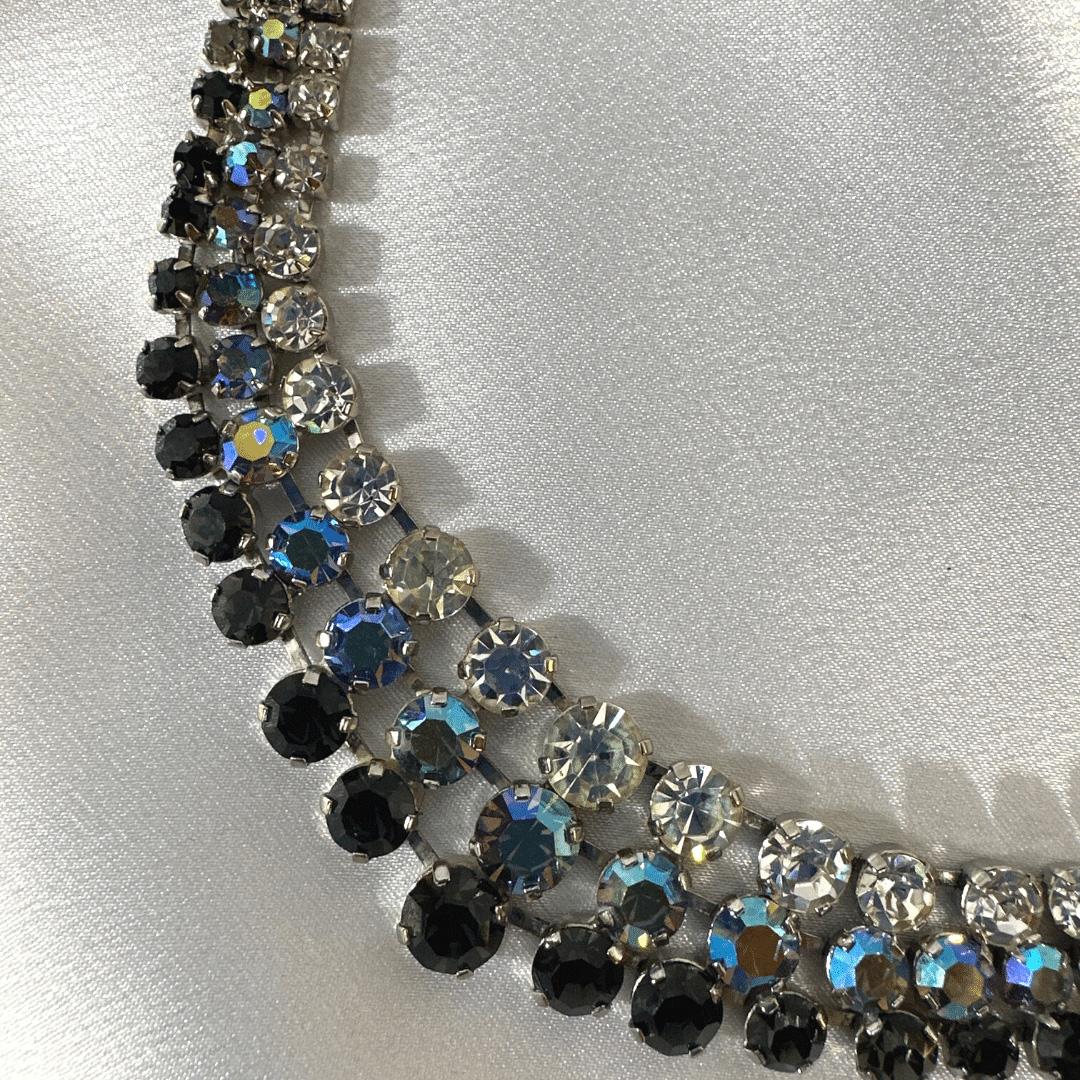 Exquisito Collar Vintage Austria Matiz Múltiple - 19 en Excelente estado para la venta en Jacksonville, FL