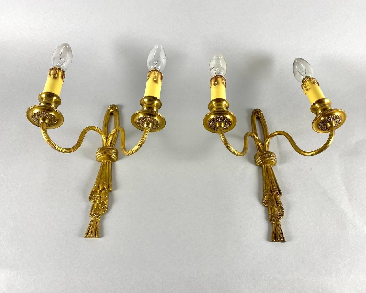 Exquisite Vintage Bronze Wall Sconces with Candles, Set of 2 In Excellent Condition For Sale In Bastogne, BE