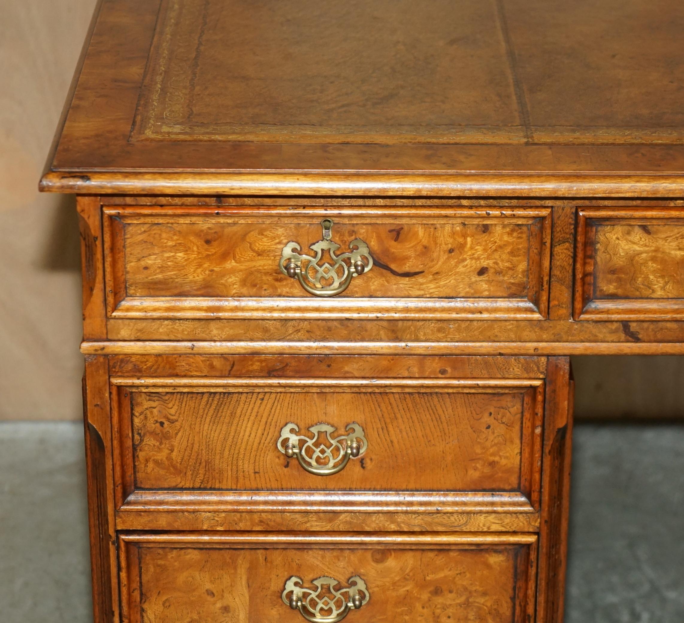 Fait main EXQUISITE GARDE DE PARTENAIRES EN CUIR MARRON WALNUT VINTAGE POUR LES TRAVAILS DE SERVICE À PROPOS DE SLIP en vente