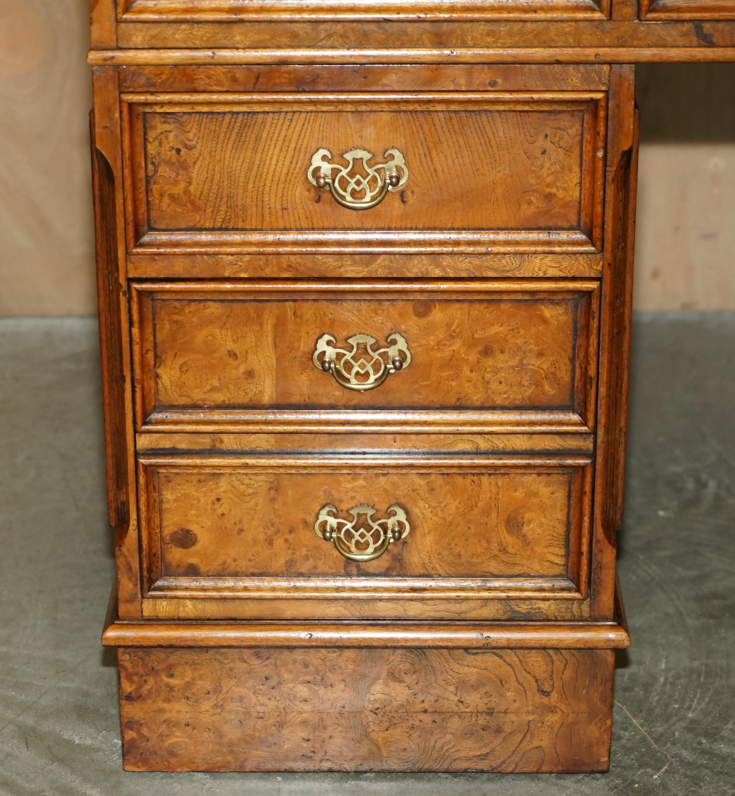 EXQUISITE GARDE DE PARTENAIRES EN CUIR MARRON WALNUT VINTAGE POUR LES TRAVAILS DE SERVICE À PROPOS DE SLIP Bon état - En vente à West Sussex, Pulborough