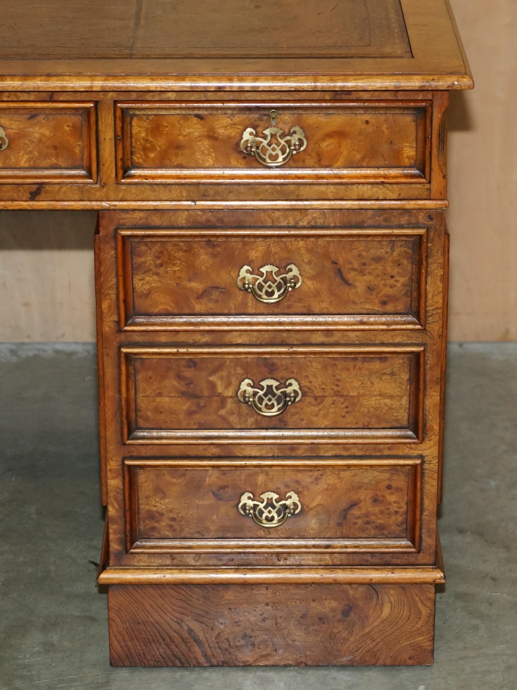 Cuir EXQUISITE GARDE DE PARTENAIRES EN CUIR MARRON WALNUT VINTAGE POUR LES TRAVAILS DE SERVICE À PROPOS DE SLIP en vente