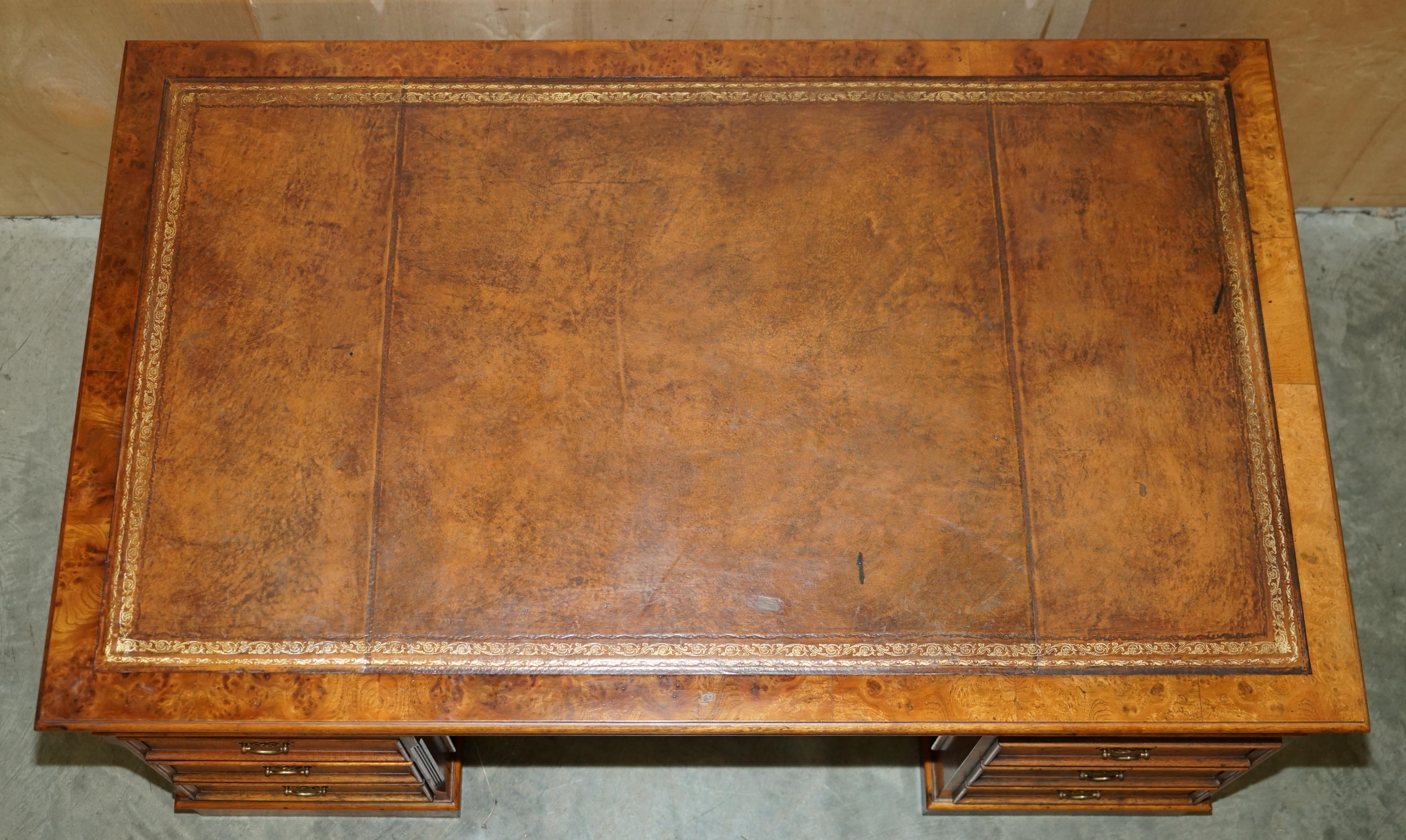 EXQUISITE GARDE DE PARTENAIRES EN CUIR MARRON WALNUT VINTAGE POUR LES TRAVAILS DE SERVICE À PROPOS DE SLIP en vente 1