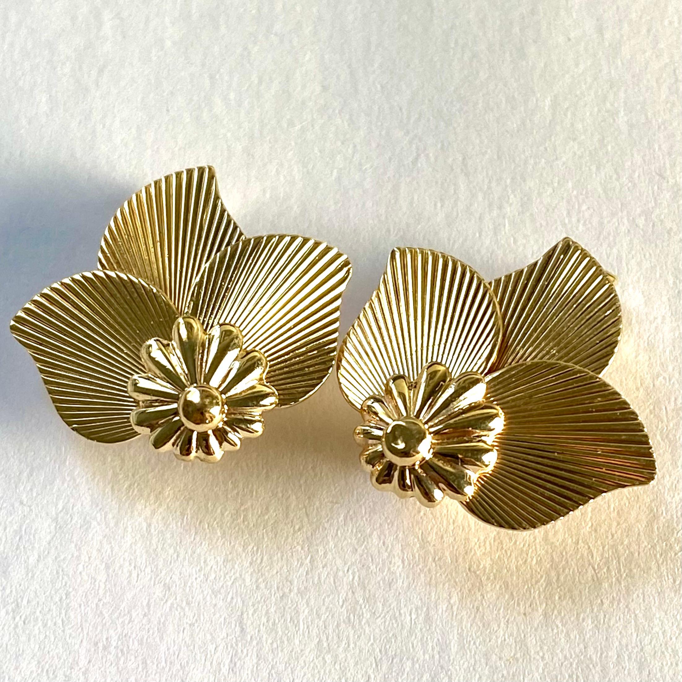 Exquisite Vintage Cartier 14K Gold 'Lotus' Clip Earrings A Timeless Investment 4