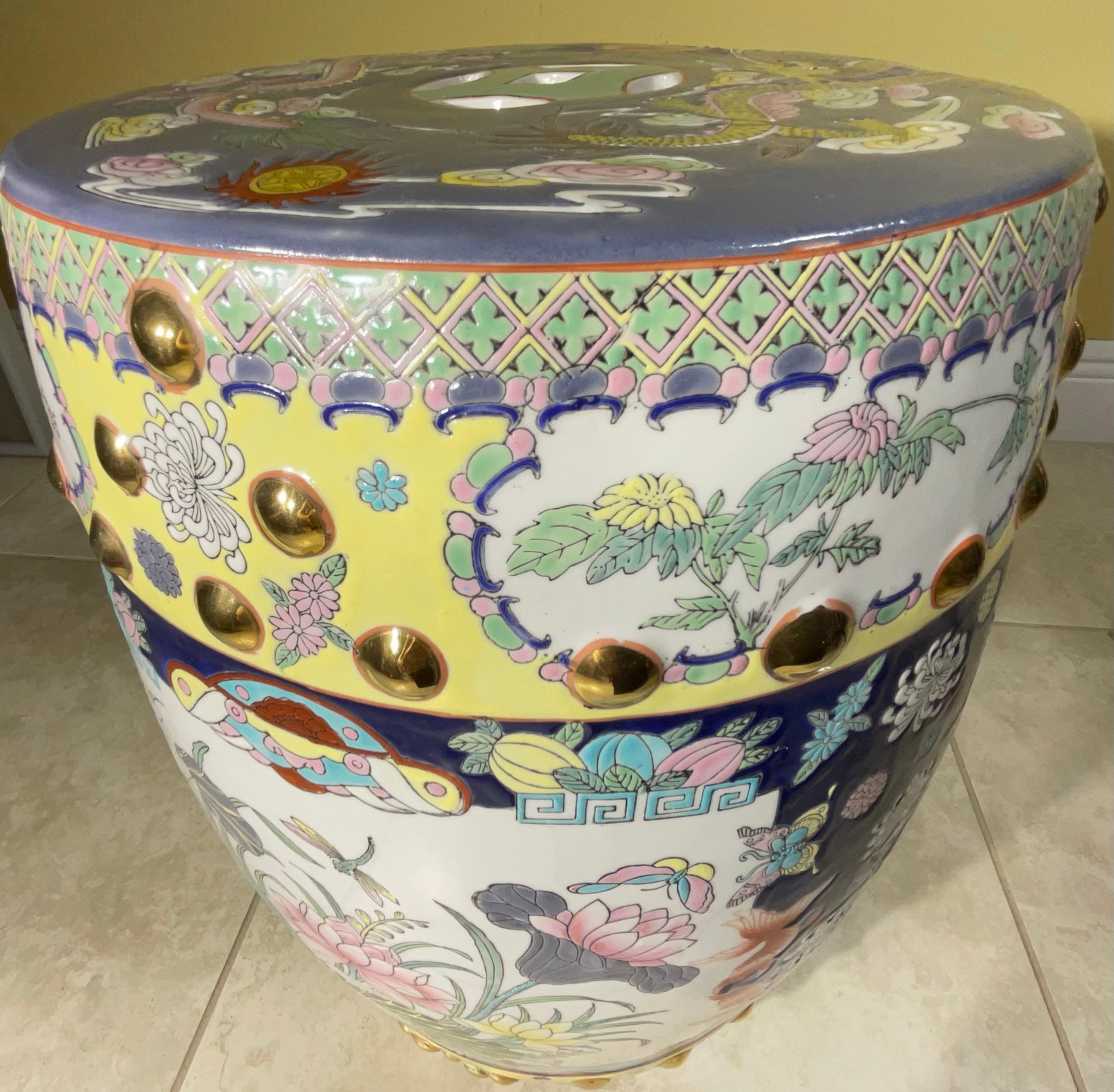 Exquisito Asiento de Jardín de Porcelana Rosa Familiar China Vintage con Motivo de Dragón en venta 6