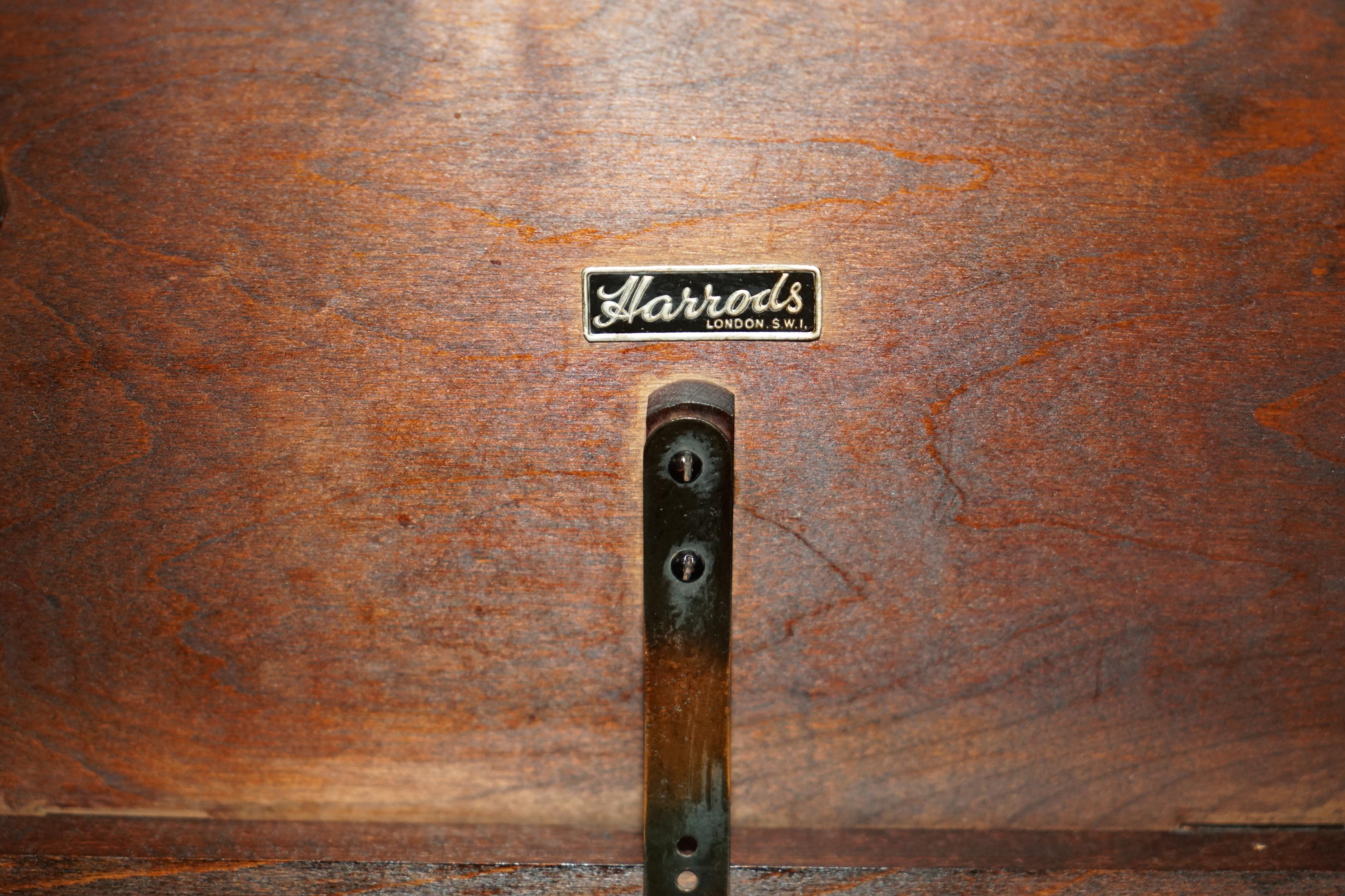 HARRODS LONDON HAXYES APRÈS LES EXQUISITES VINTAGE CIRCA 1950's en vente 6