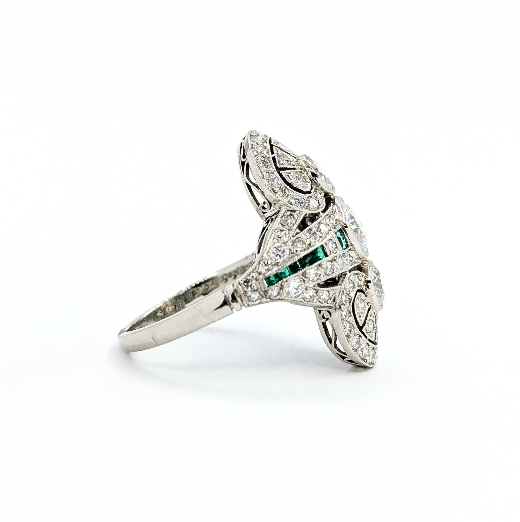 Exquisite Vintage Diamond and Emerald Cocktail Shield Ring in 900pt Gold For Sale 1